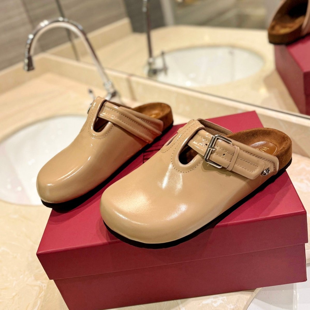 Valentino Fussfriend Camel Brown Patent Calfskin Leather Sabot