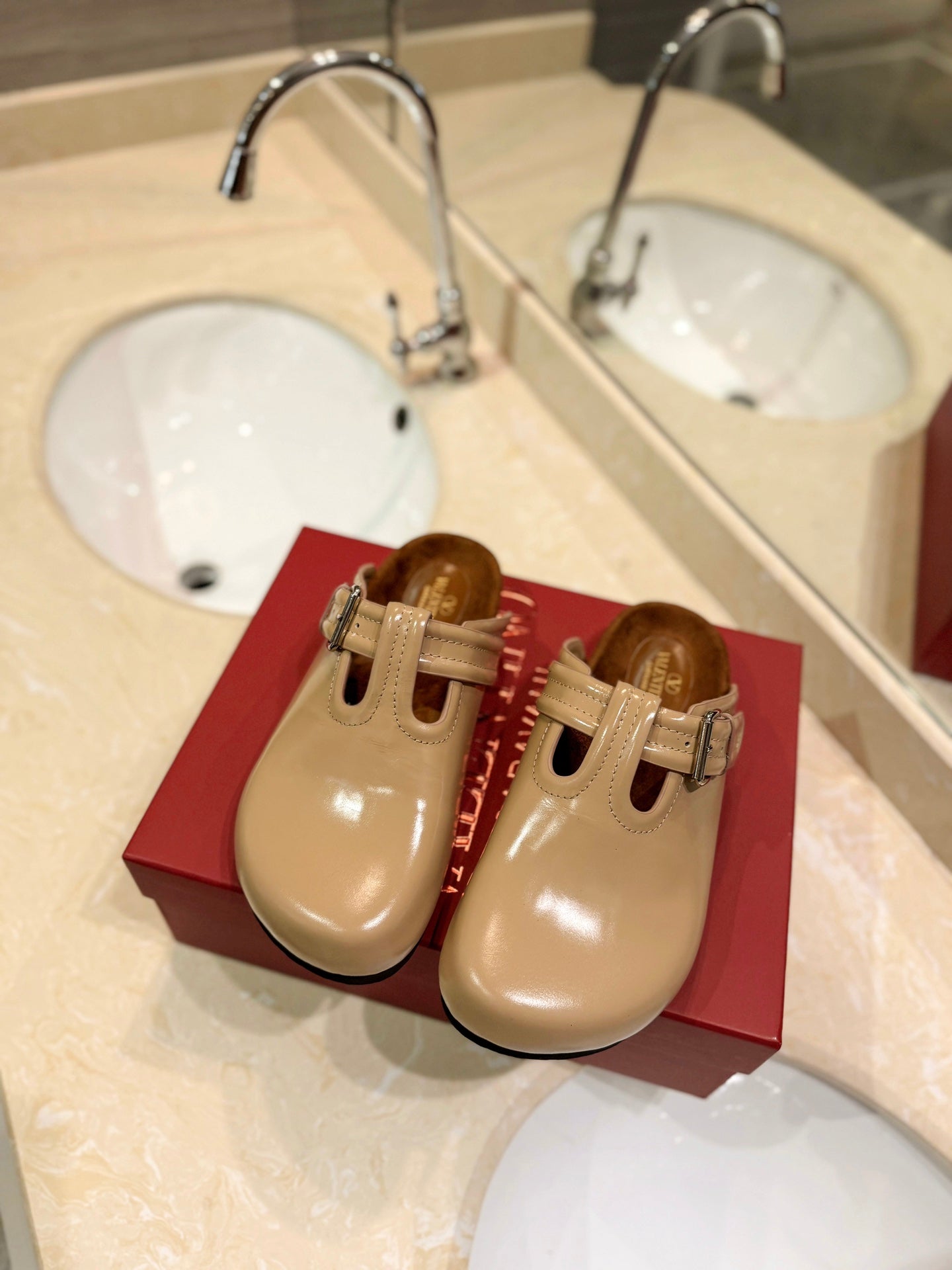 Valentino Fussfriend Camel Brown Patent Calfskin Leather Sabot