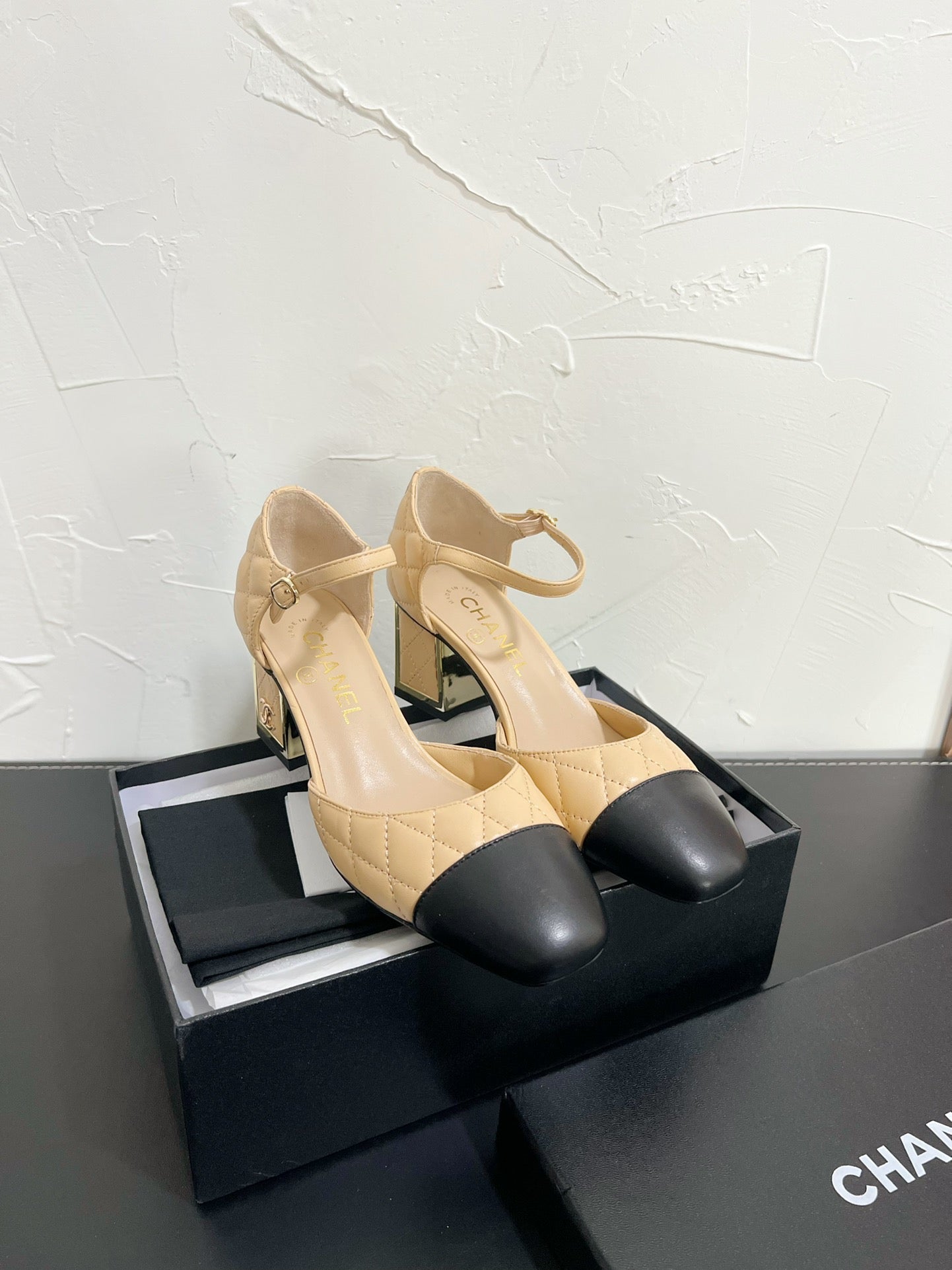 CC Mary Janes 55mm In Beige Mix Black Quilted Lambskin 949764