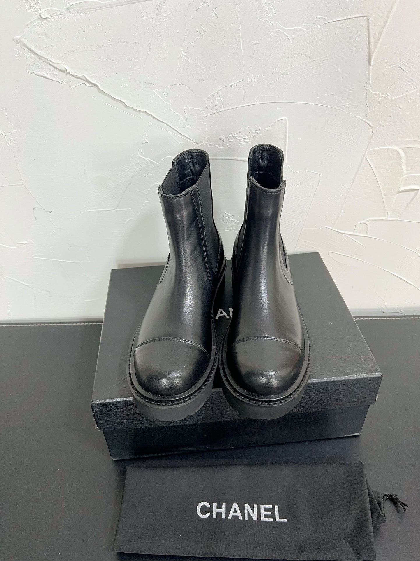 CC Chelsea Ankle Boots In Black Cowhide 949682