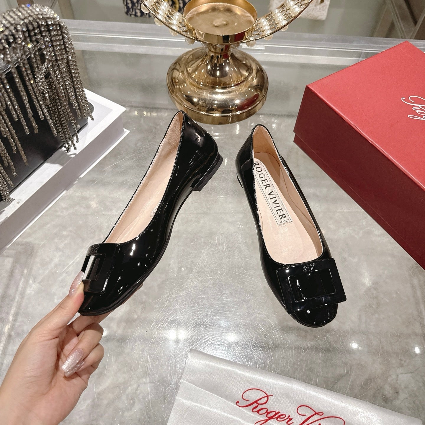 Roger Vivier 26s U Look Ballet Flat Black Leather 679810
