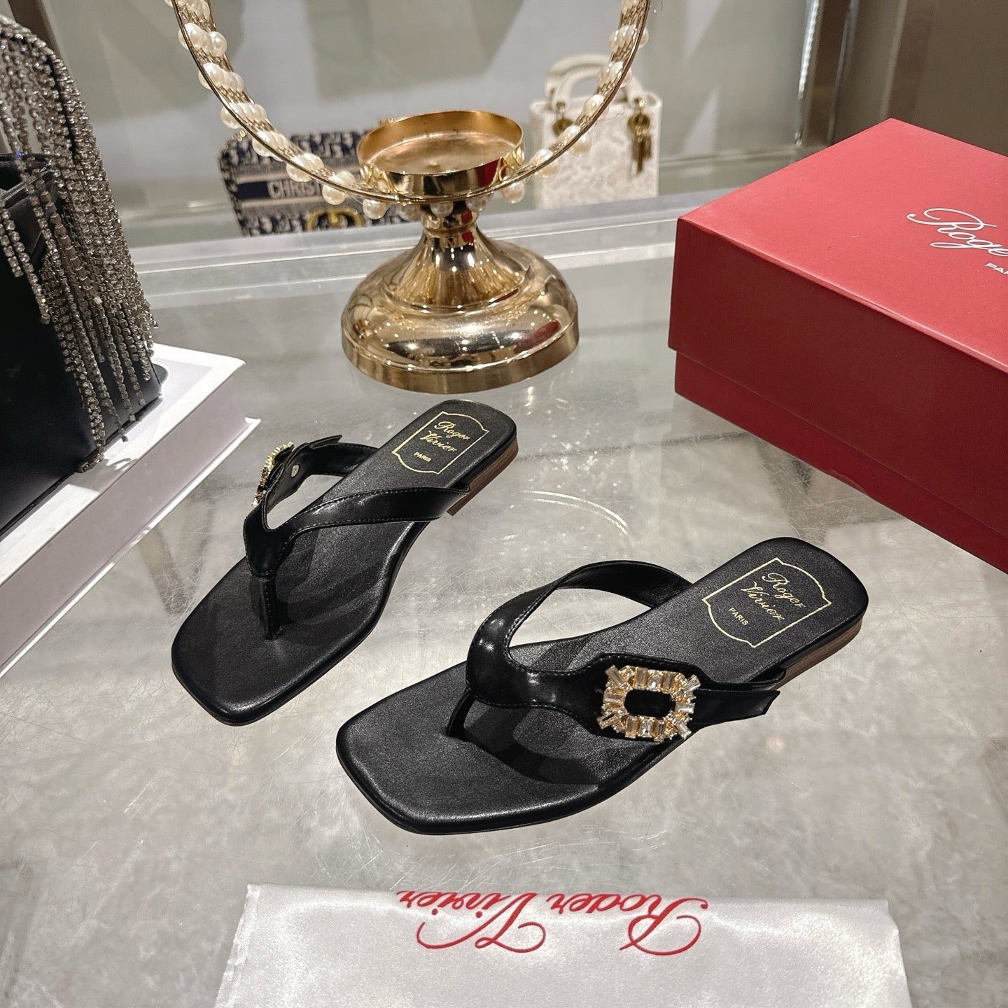Roger Vivier 26s Thong Black Cowhide 679815