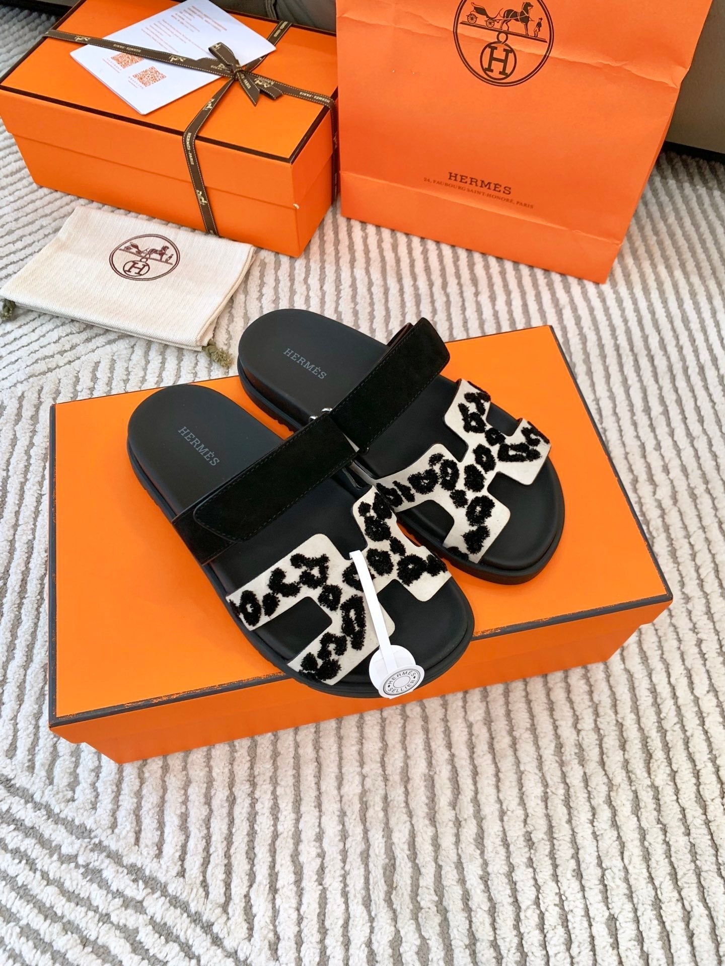 HM Chypre Sandal Black White Suede 963207