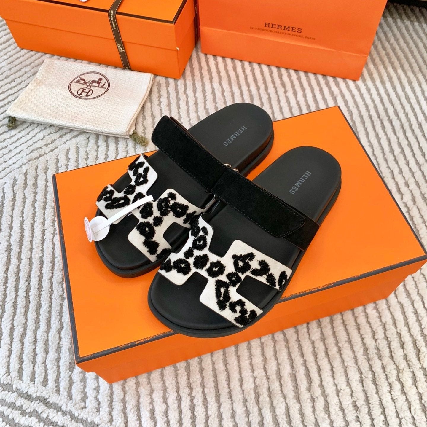 HM Chypre Sandal Black White Suede 963207