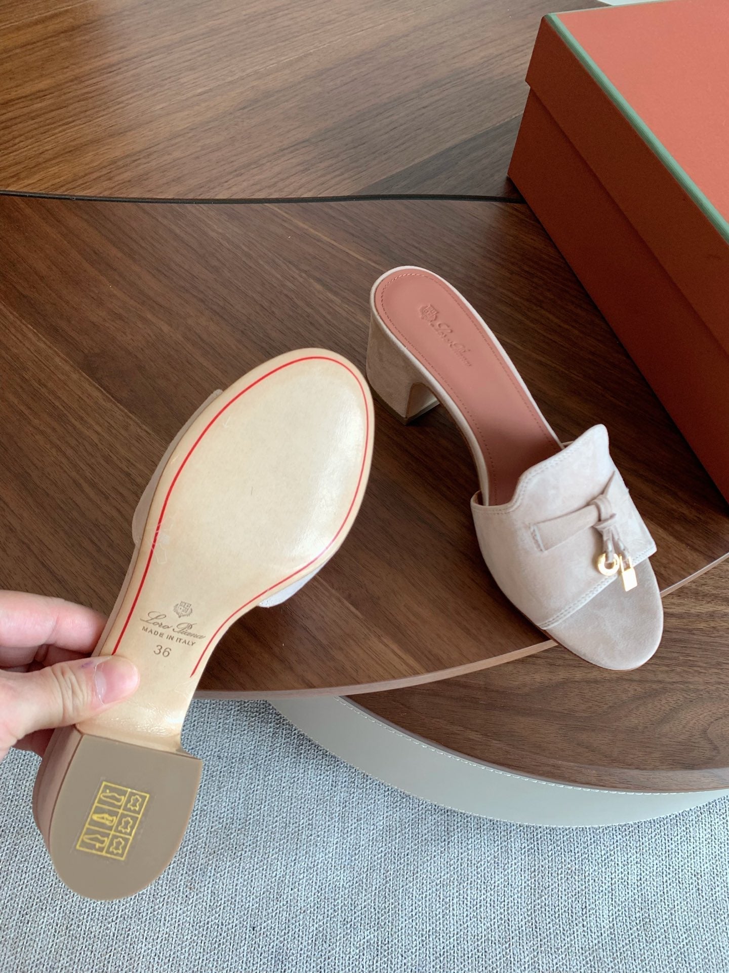 LP 26s Summer Mule Heels 60mm In Light Beige Suede Gold Hardware