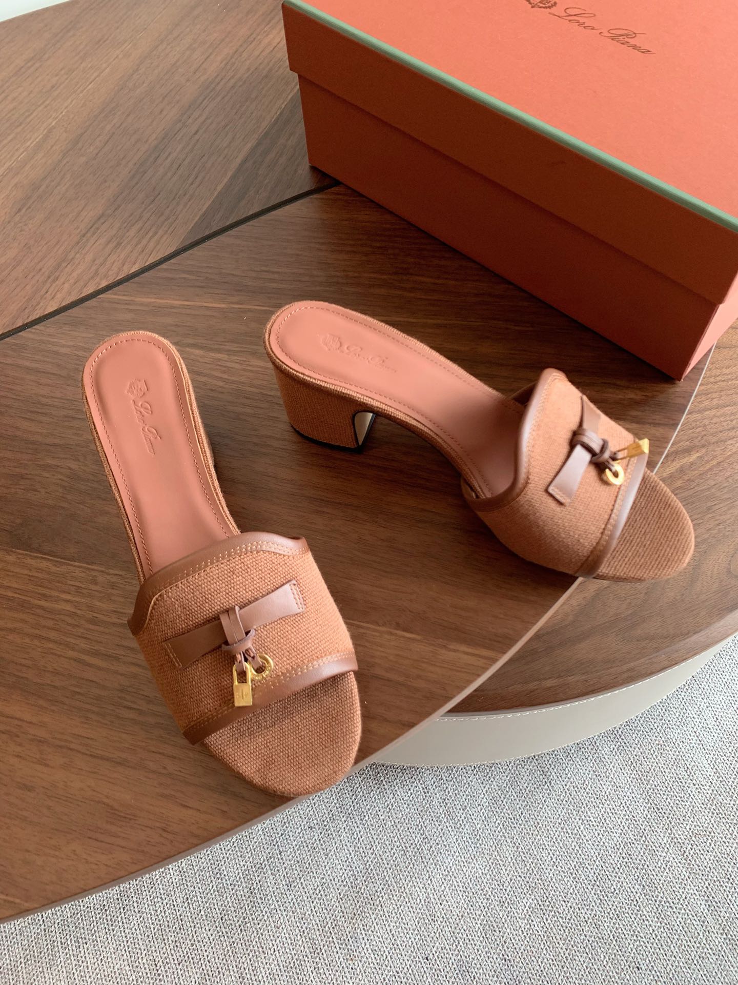 LP 26s Summer Mule Heels 60mm In Dusty Rose Brown Canvas And Calfskin