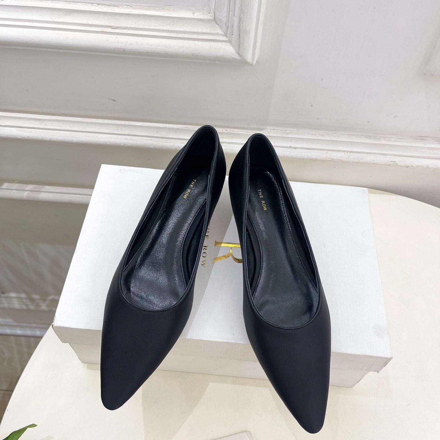 The Row 25ss TR Kitten heel Pointed Toe Shoes 35mm Black Frabic Sheepskin 425556