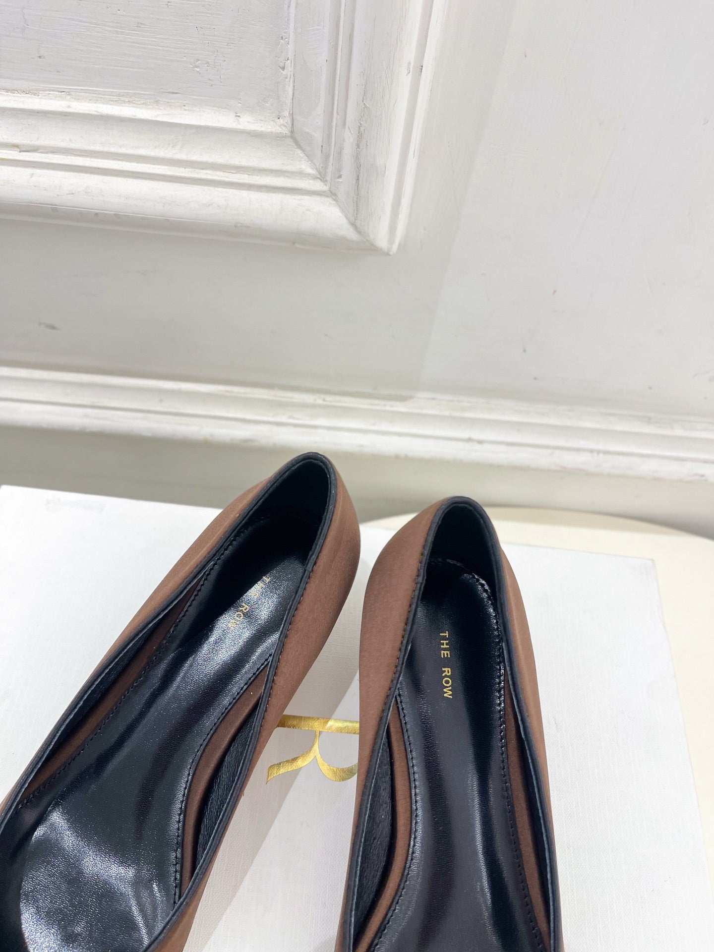 The Row 25ss TR Kitten heel Pointed Toe Shoes 35mm Brown Frabic Sheepskin 425557