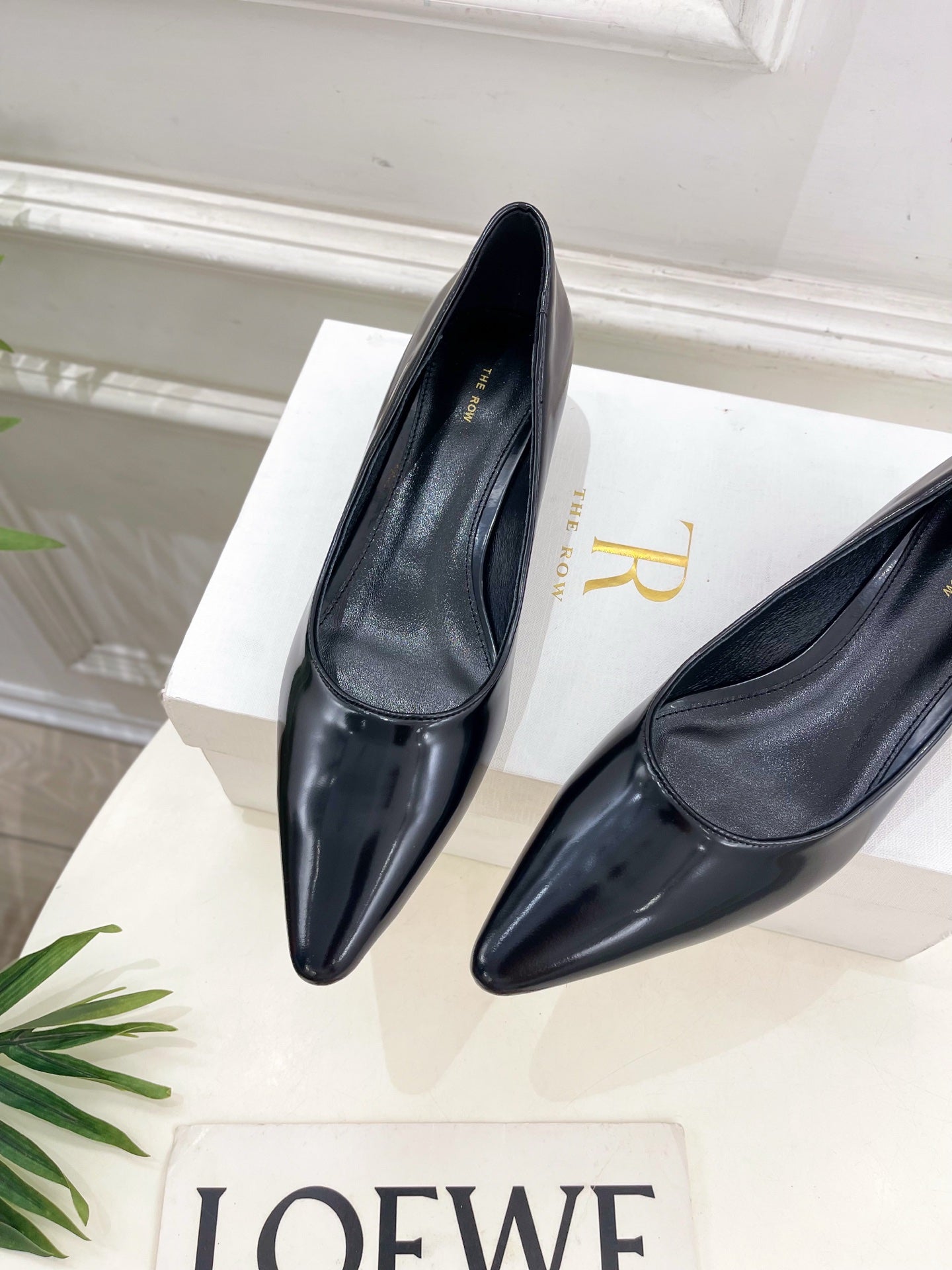 The Row 25ss TR Kitten heel Pointed Toe Shoes 35mm Black Sheepskin 425560