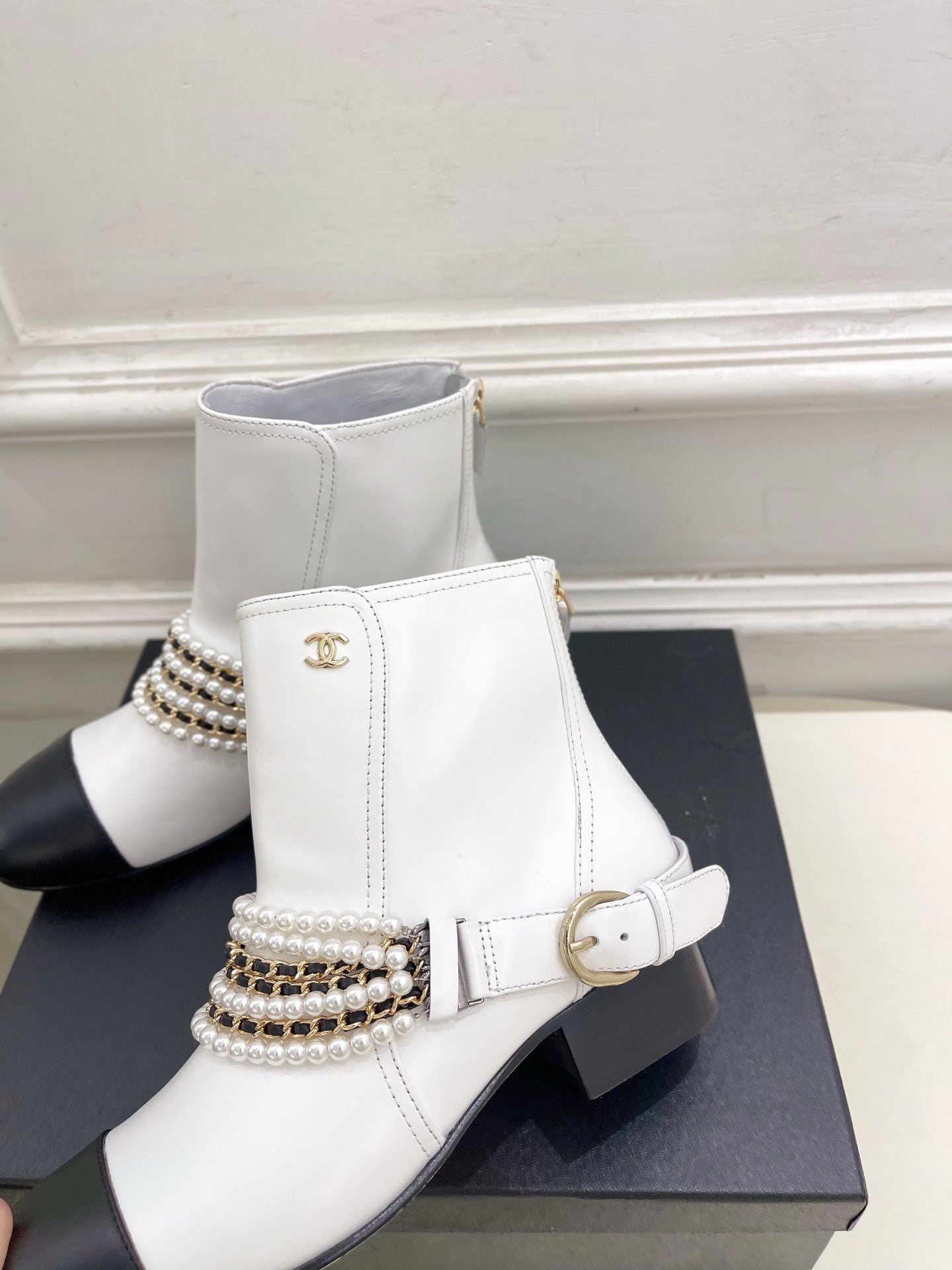 CC Pearl Chain Ankle Boots Booties 35mm Black White Lambskin 425464