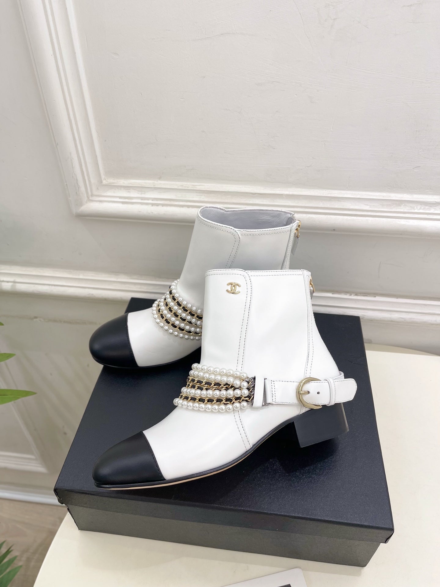 CC Pearl Chain Ankle Boots Booties 35mm Black White Lambskin 425464