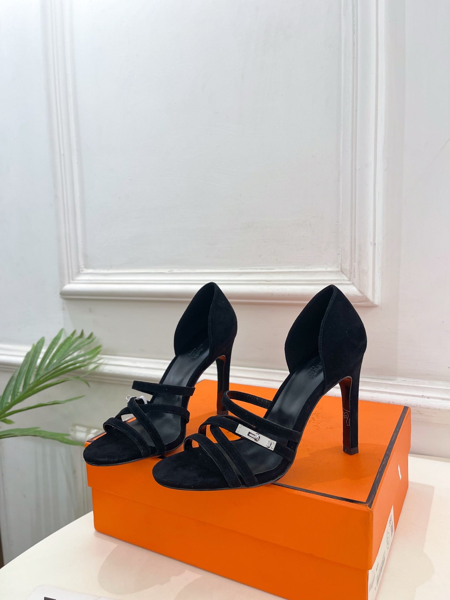 HM Lipstick 105 Sandals Black Suede 536142