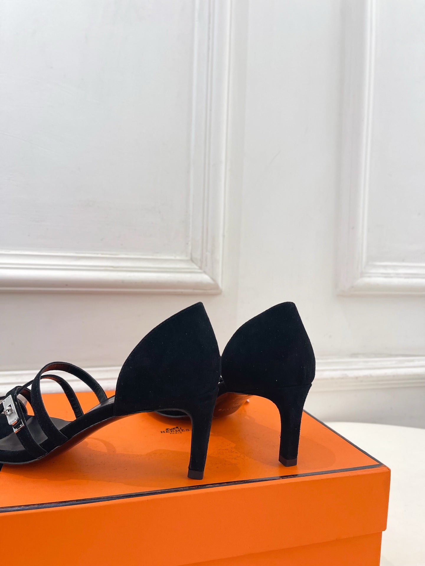 HM Lipstick 65 Sandals Black Suede 536142