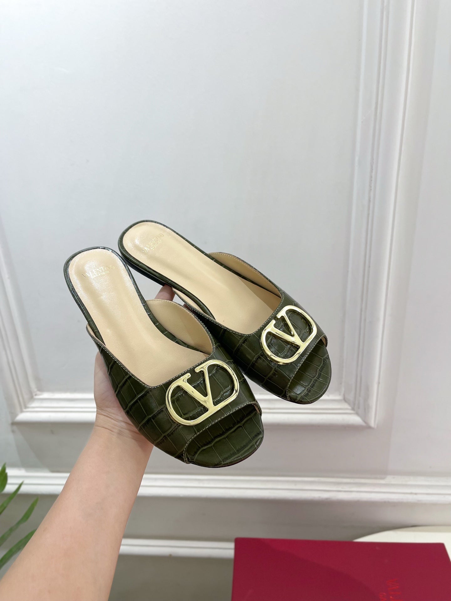 Vlogo Slides Black Croc-Embossed Leather 746269