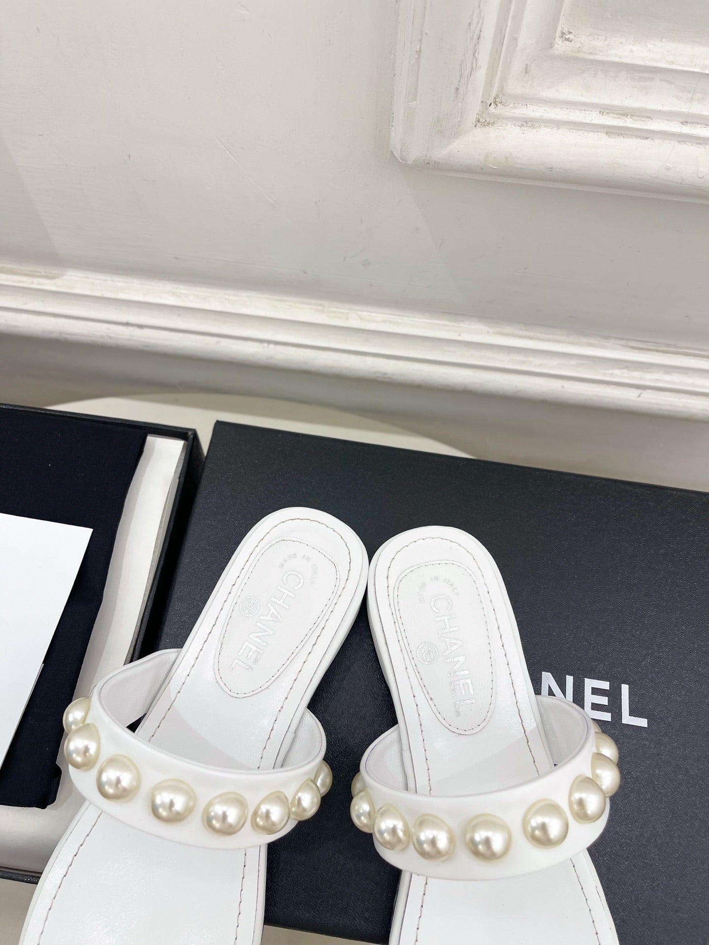 CC 26s Pearl Embellished Sandals White Sheepskin 947067