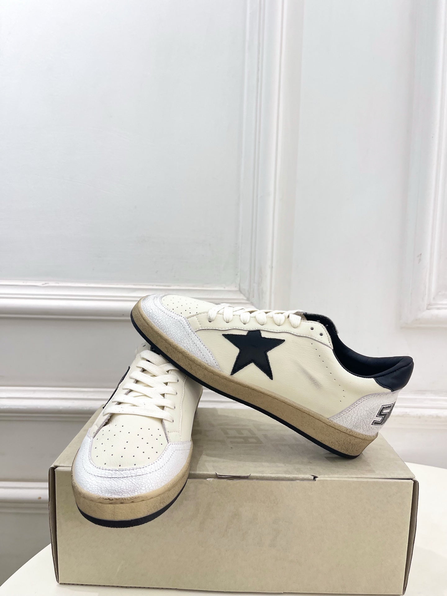 Golden Goose 26s Super-Star Black Star Cream Leather 947743