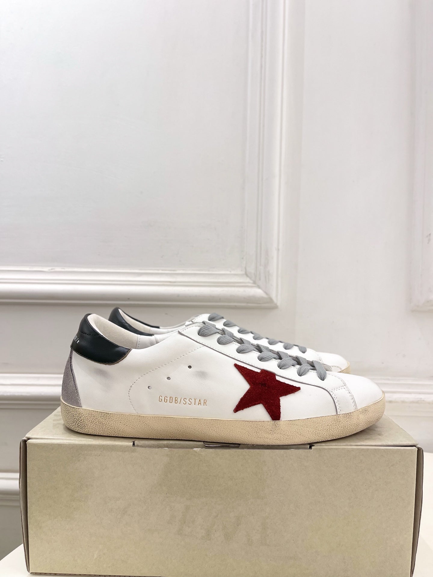 Golden Goose 26s Super-Star Red Star White Leather 947751