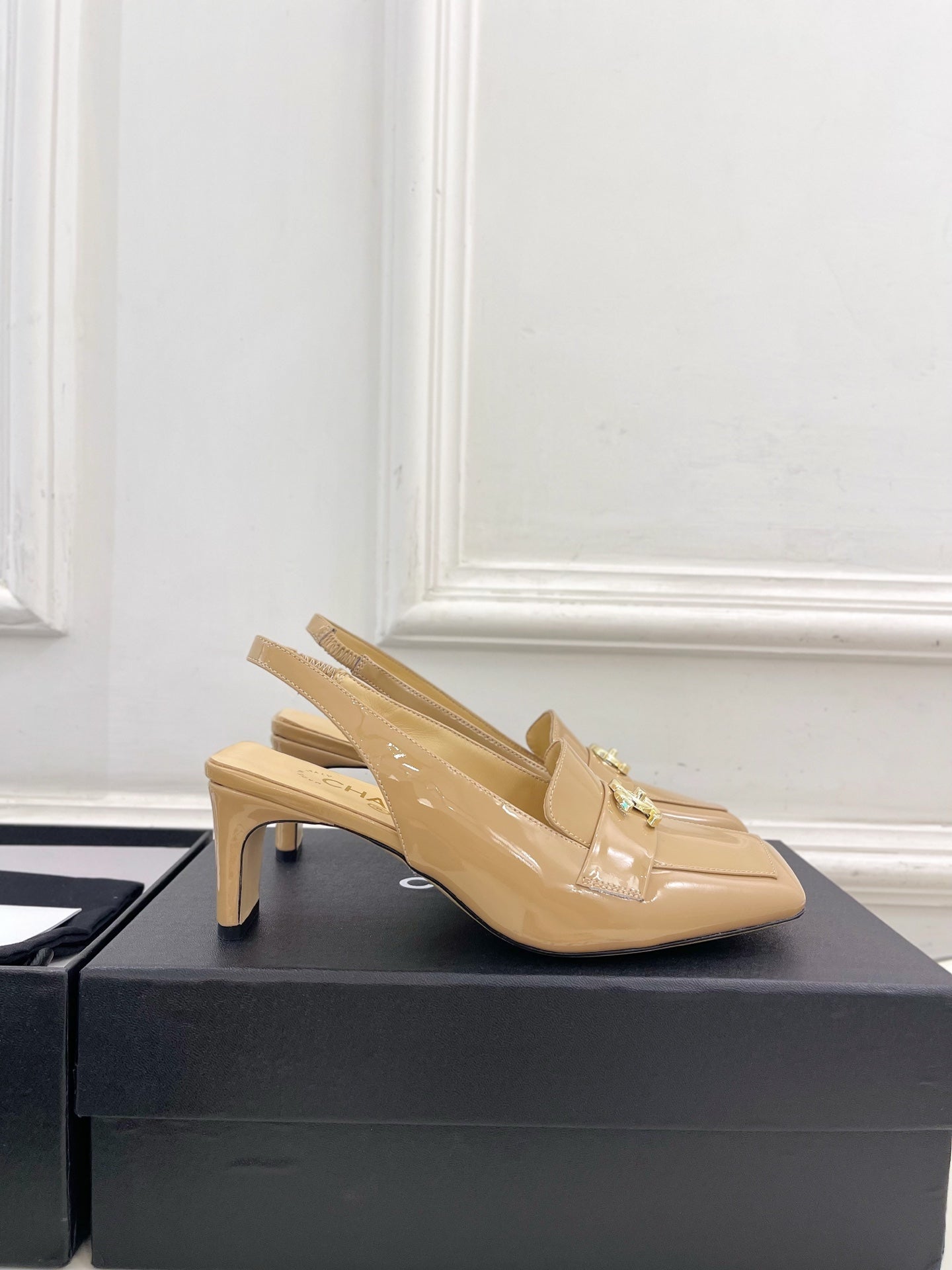 CC 26s Slingback Kitten Heels 6cm Beige Patent Leather 946839