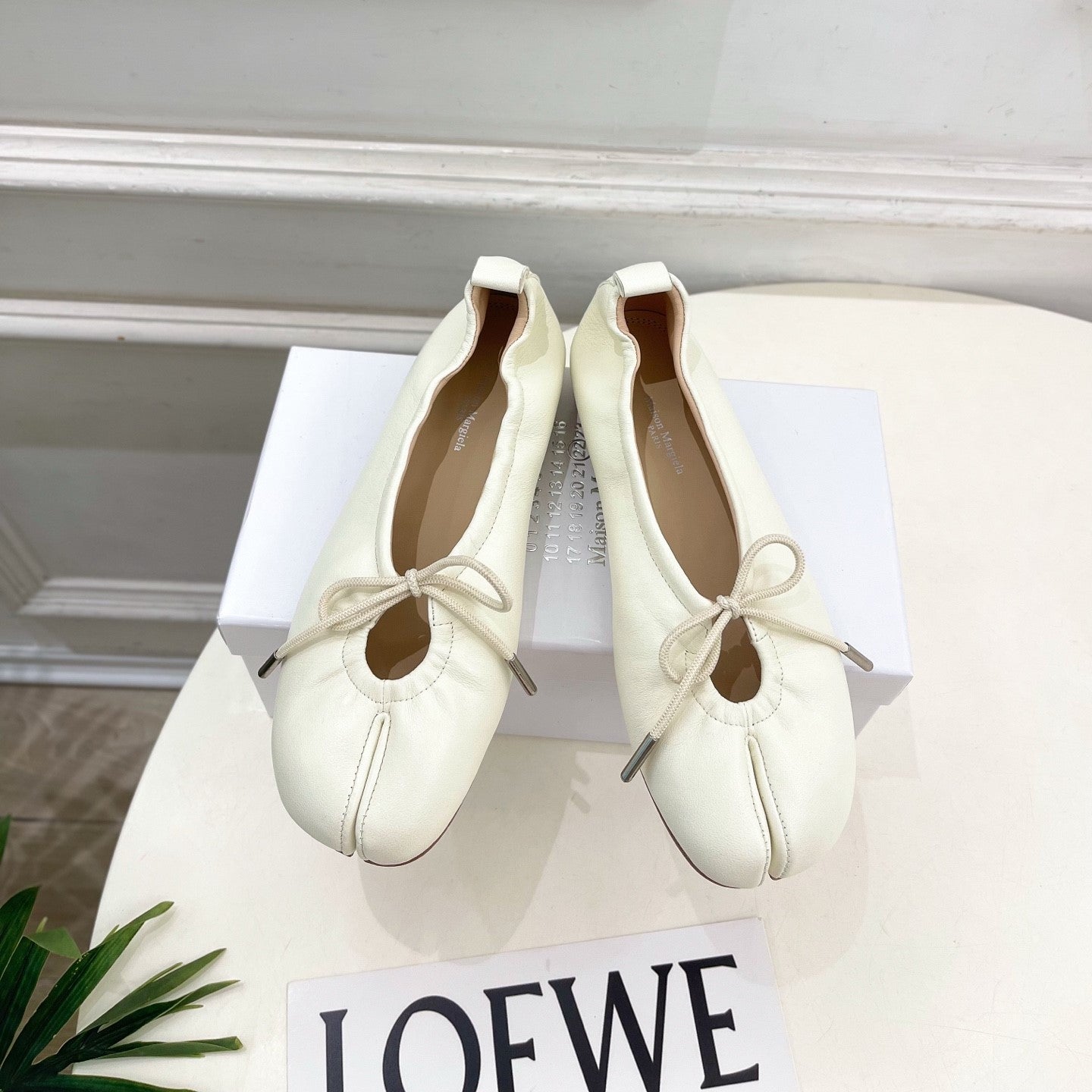 MM6 26s Tabi Ballet Flats Cream Lambskin 947489