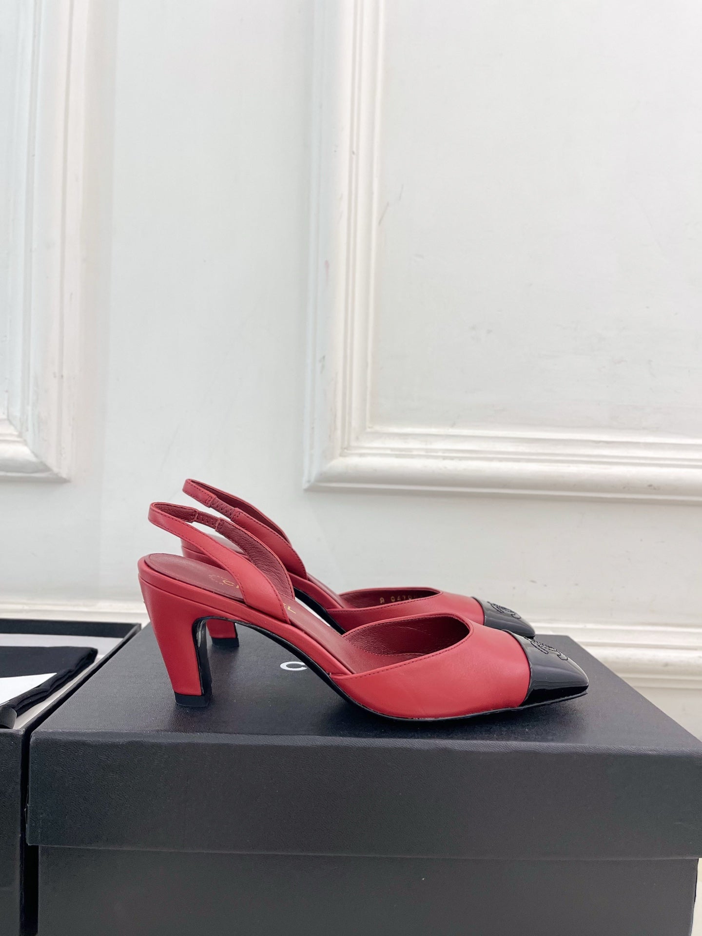 CC 26s Square Toe Slingback 6.5cm Black Red Leather 946909