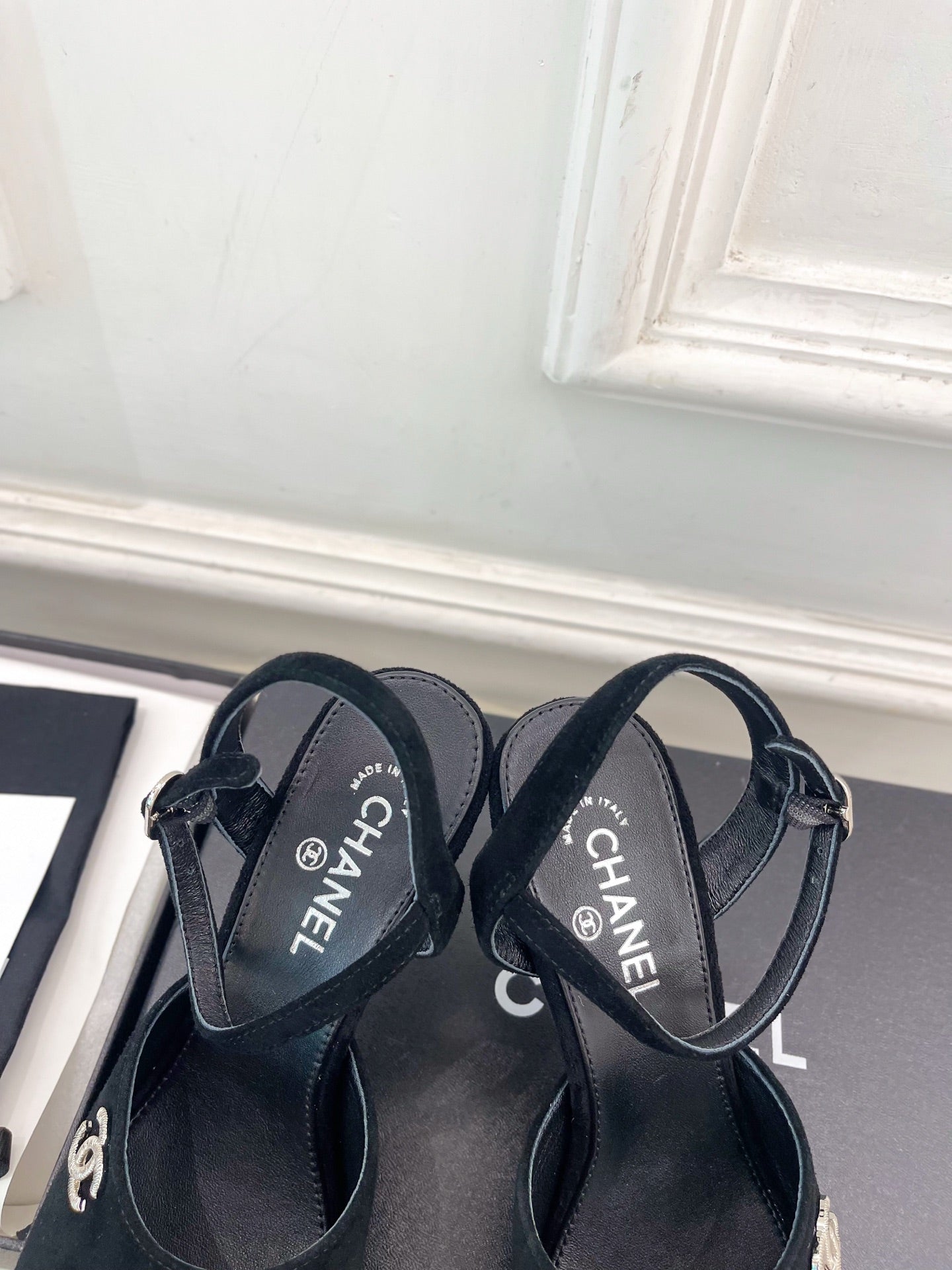 CC 26s Métiers d'Art Mary Jane Sandals 9cm Black Suede 946927