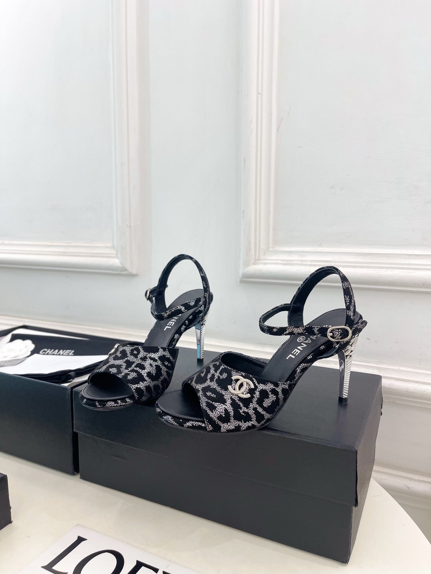 CC 26s Métiers d'Art Mary Jane Sandals 9cm Sliver Leopard Glitter Fabric Leather 946928