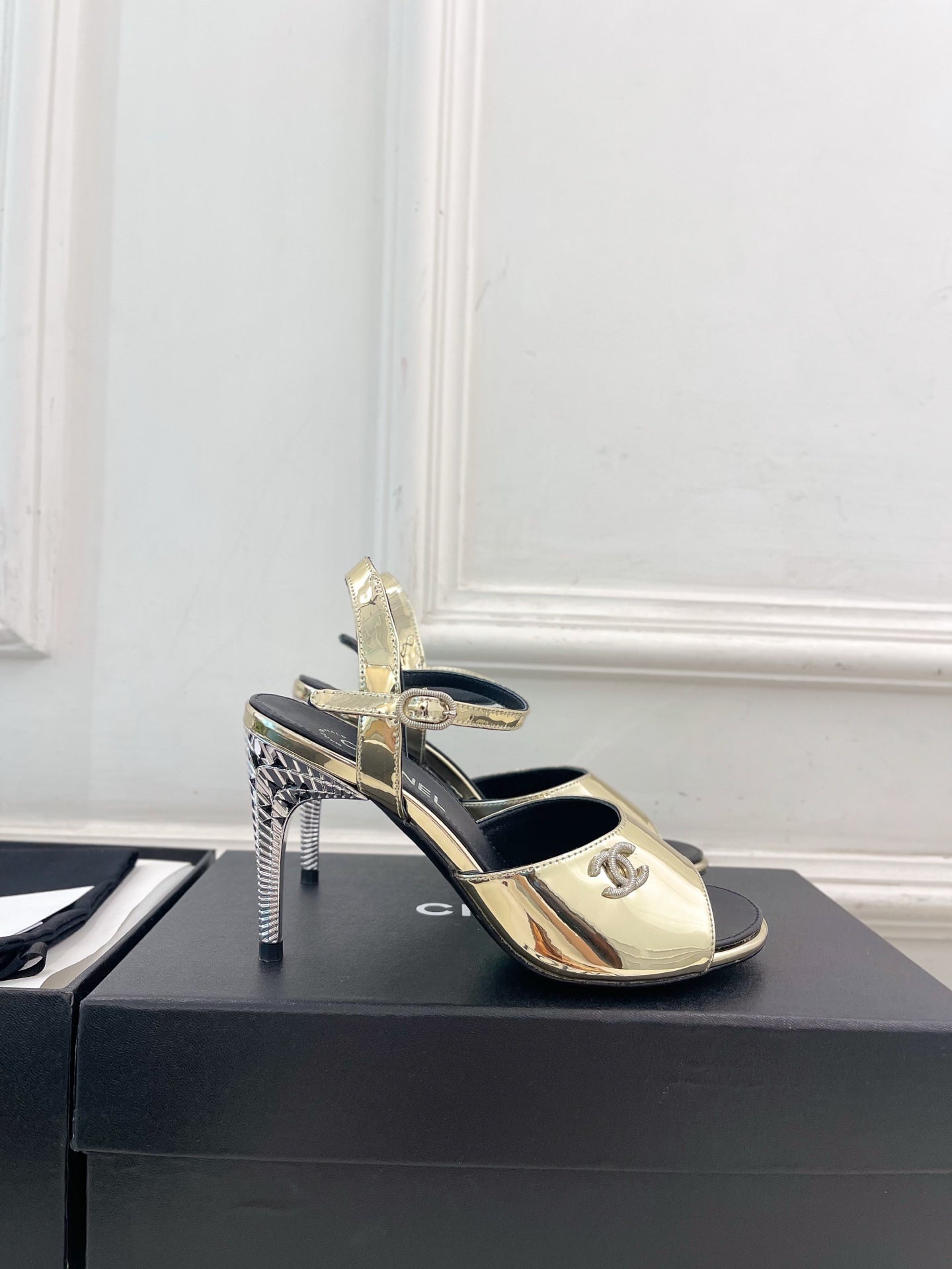 CC 26s Métiers d'Art Mary Jane Sandals 9cm Light Gold Patent Leather 946931
