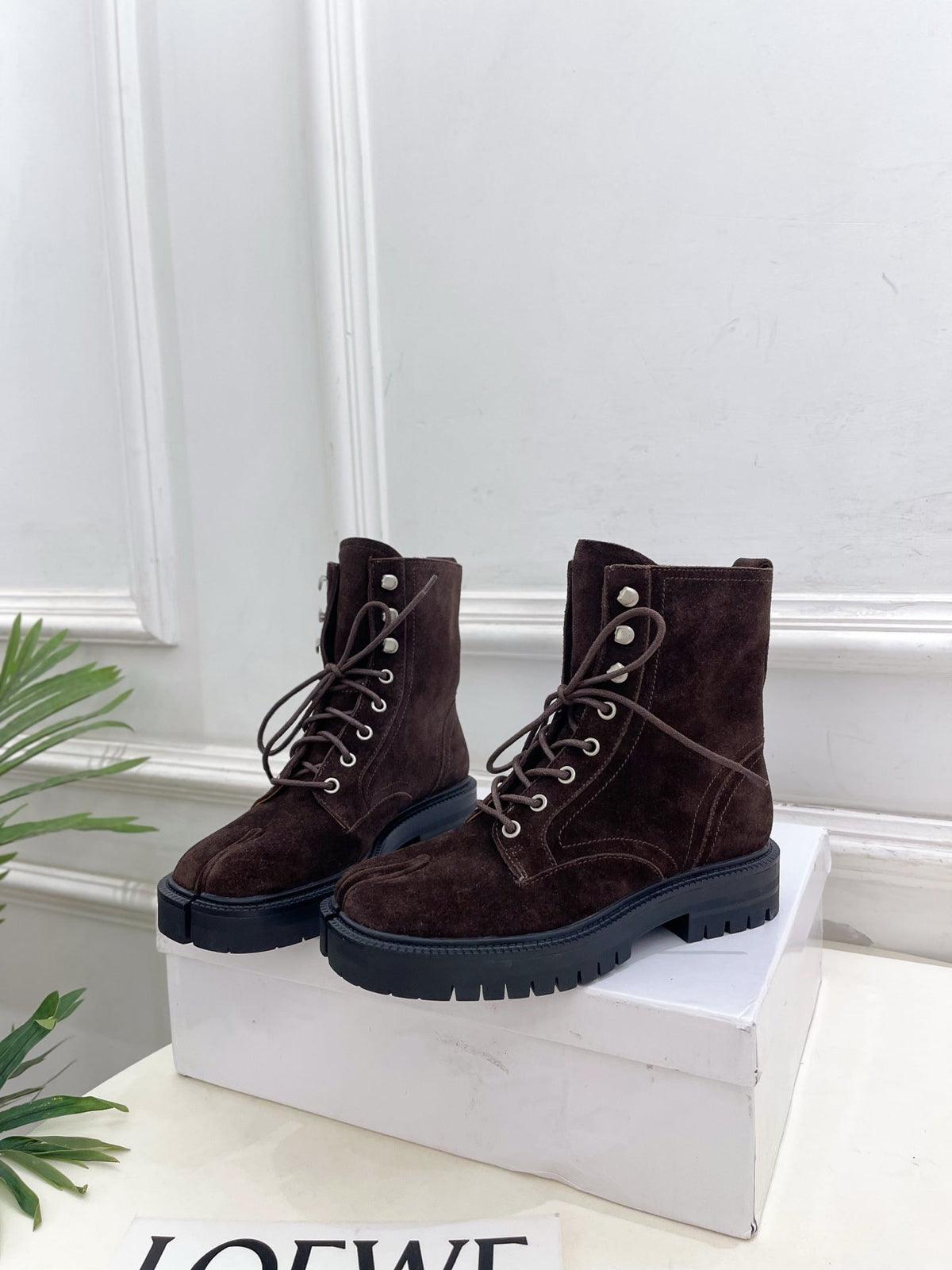 MM Tabi Lace Up Boots Dark Brown Suede 112264