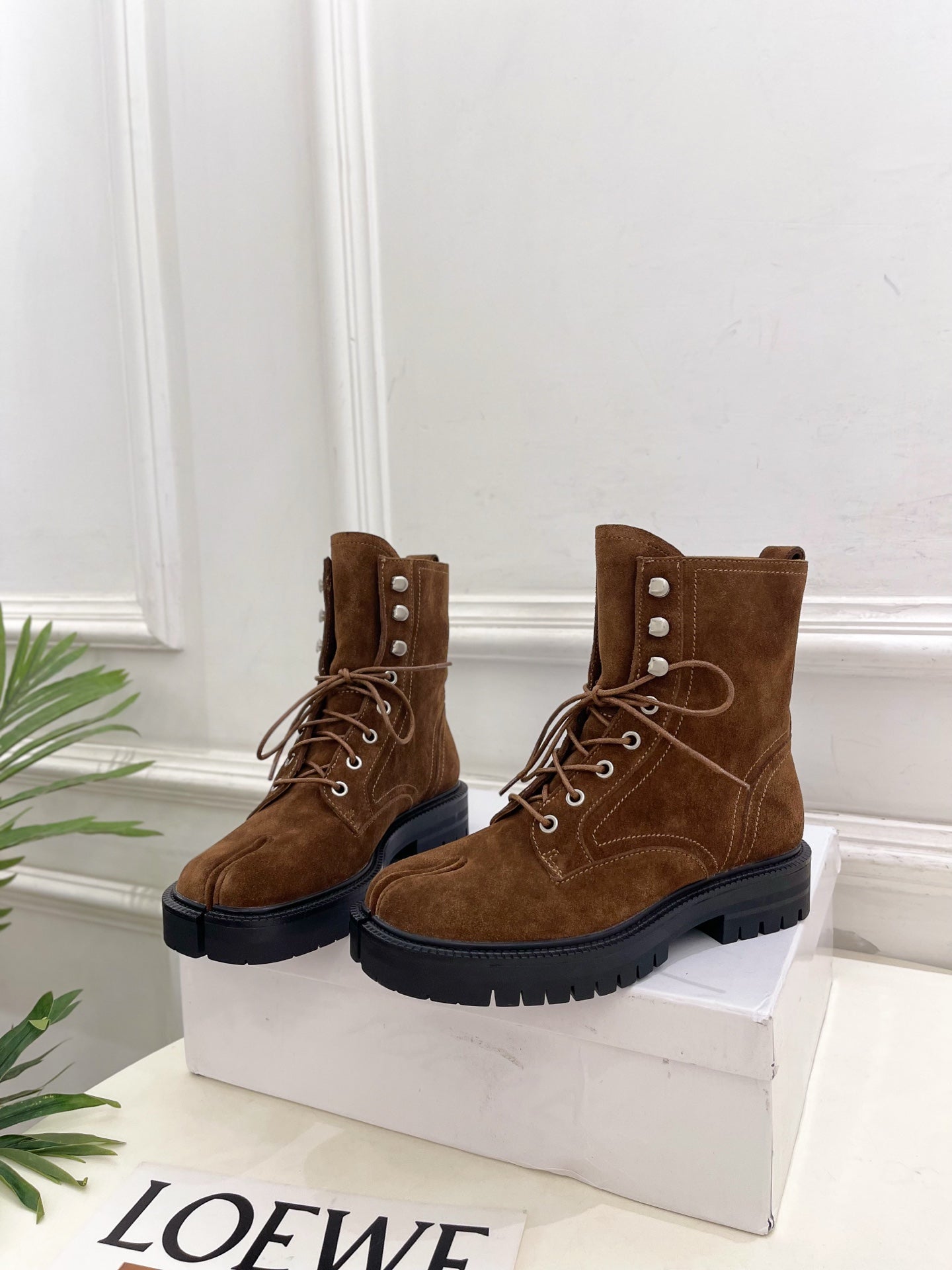 MM Tabi Lace Up Boots Tan Suede 112265