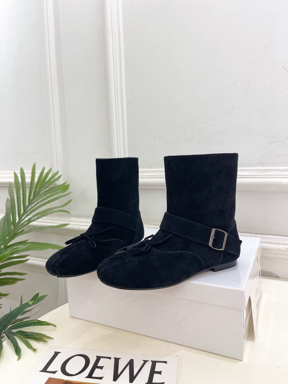 MM Tabi Ankle Boots Black Suede 112266