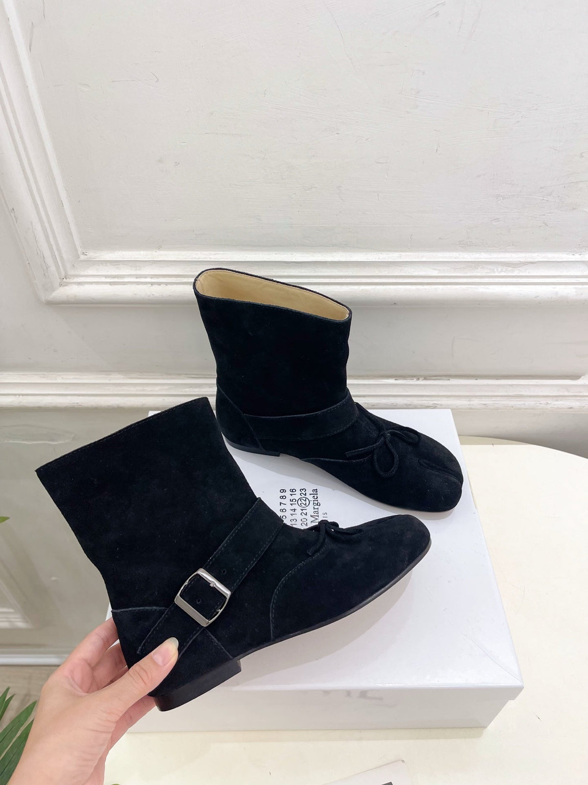 MM Tabi Ankle Boots Black Suede 112266
