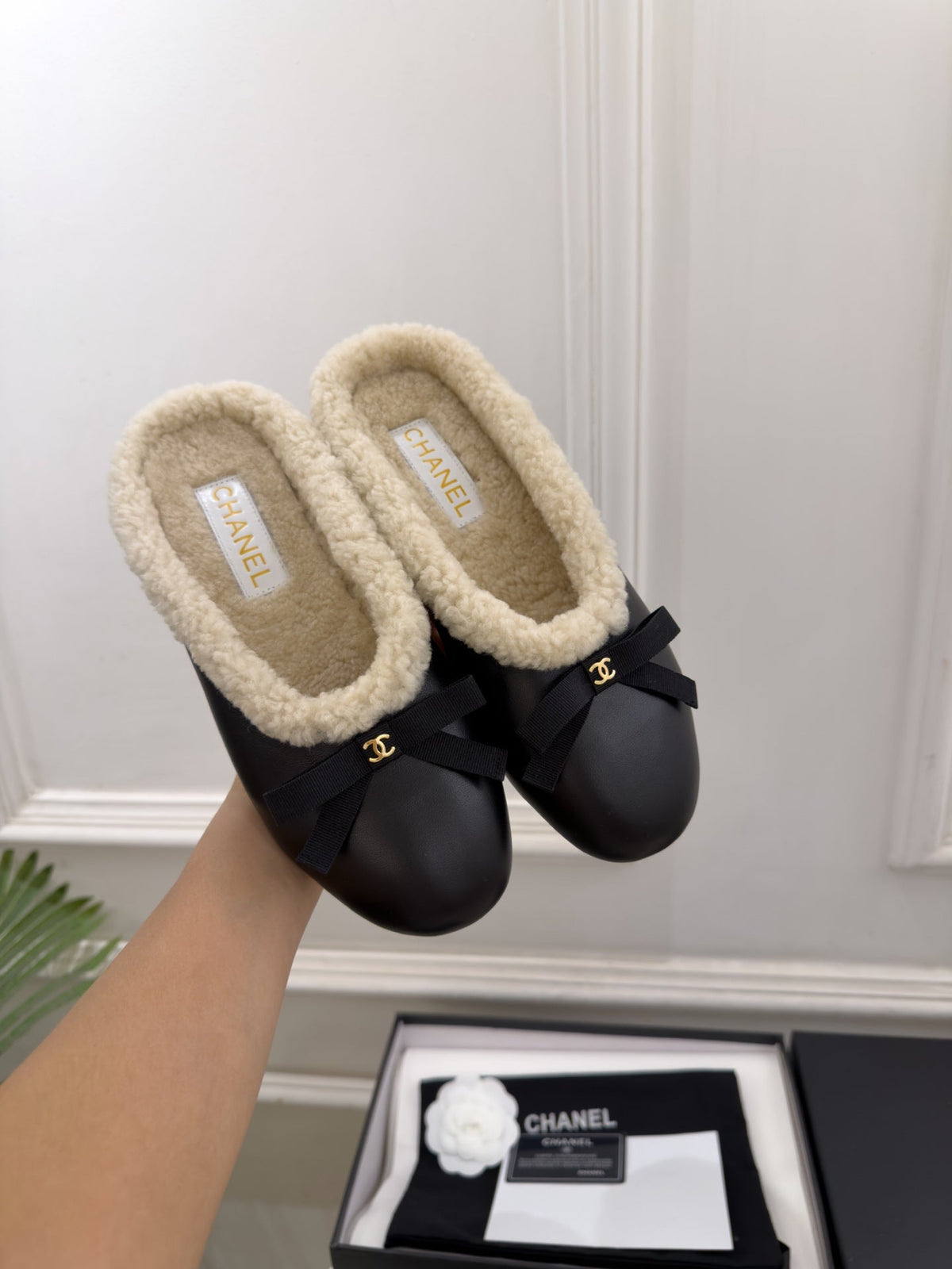 CC 26s Mules Black Sheepskin Shearling 111931