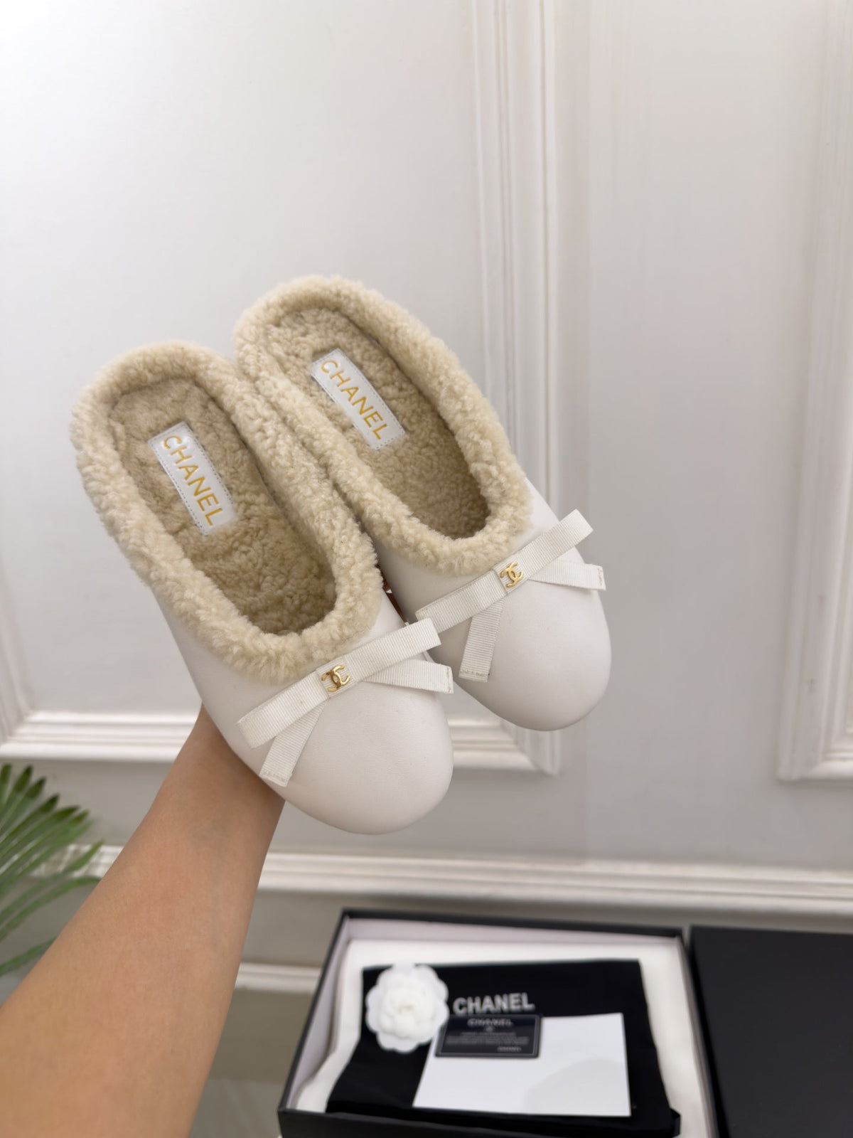 CC 26s Mules White Sheepskin Shearling 111932
