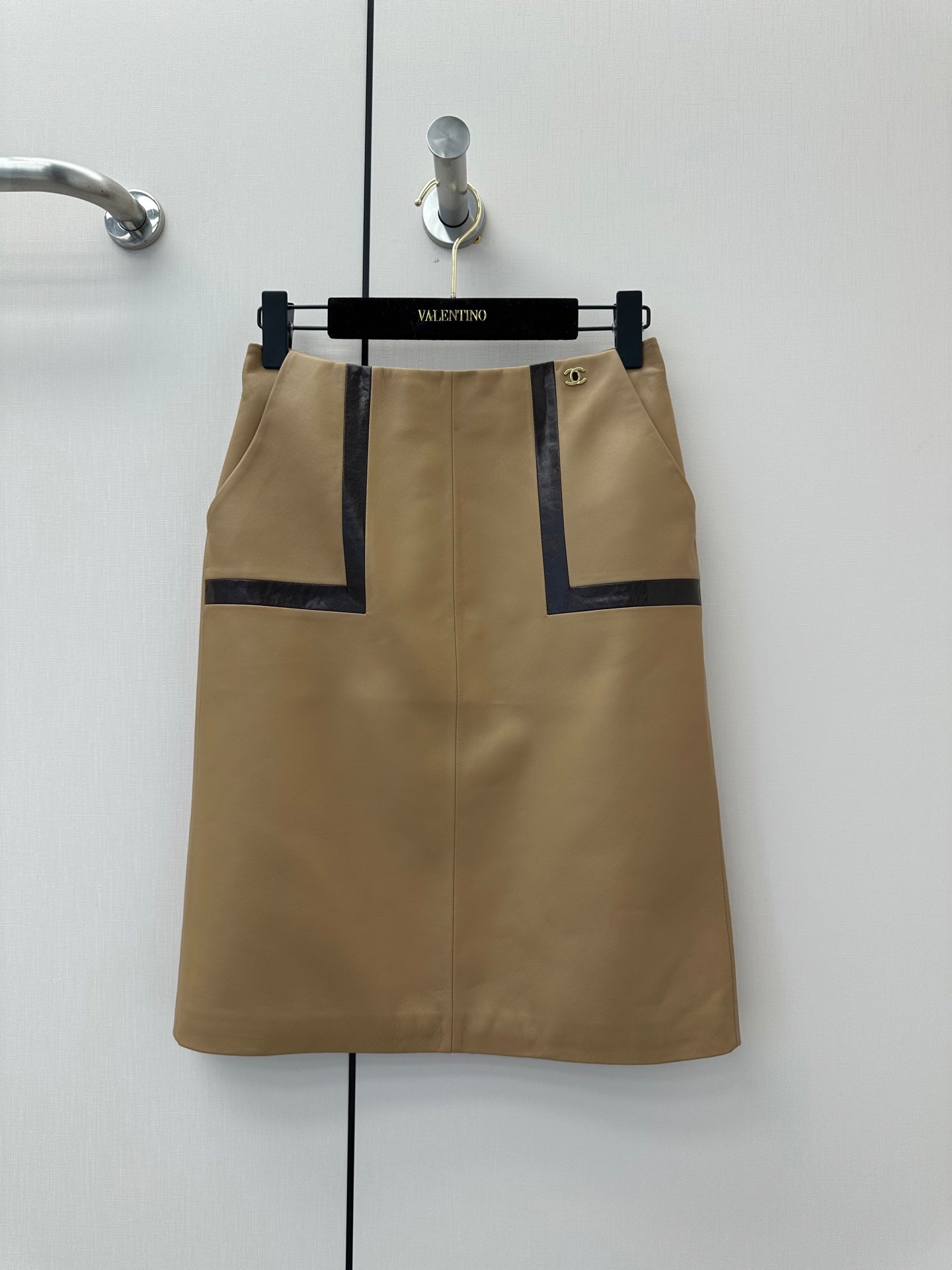 CC Pre ss2026 Skirt Beige Black Lambskin 400336