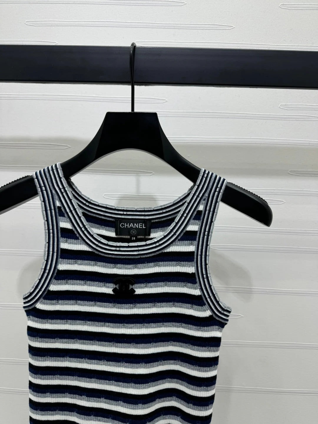 CHANEL SLEEVELESS TOP 269480