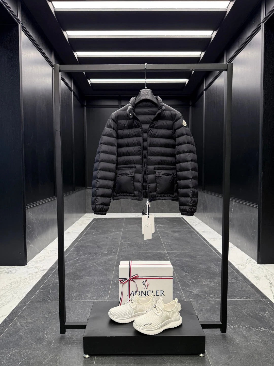 MONCLER 25S JACKET IN BLACK 021