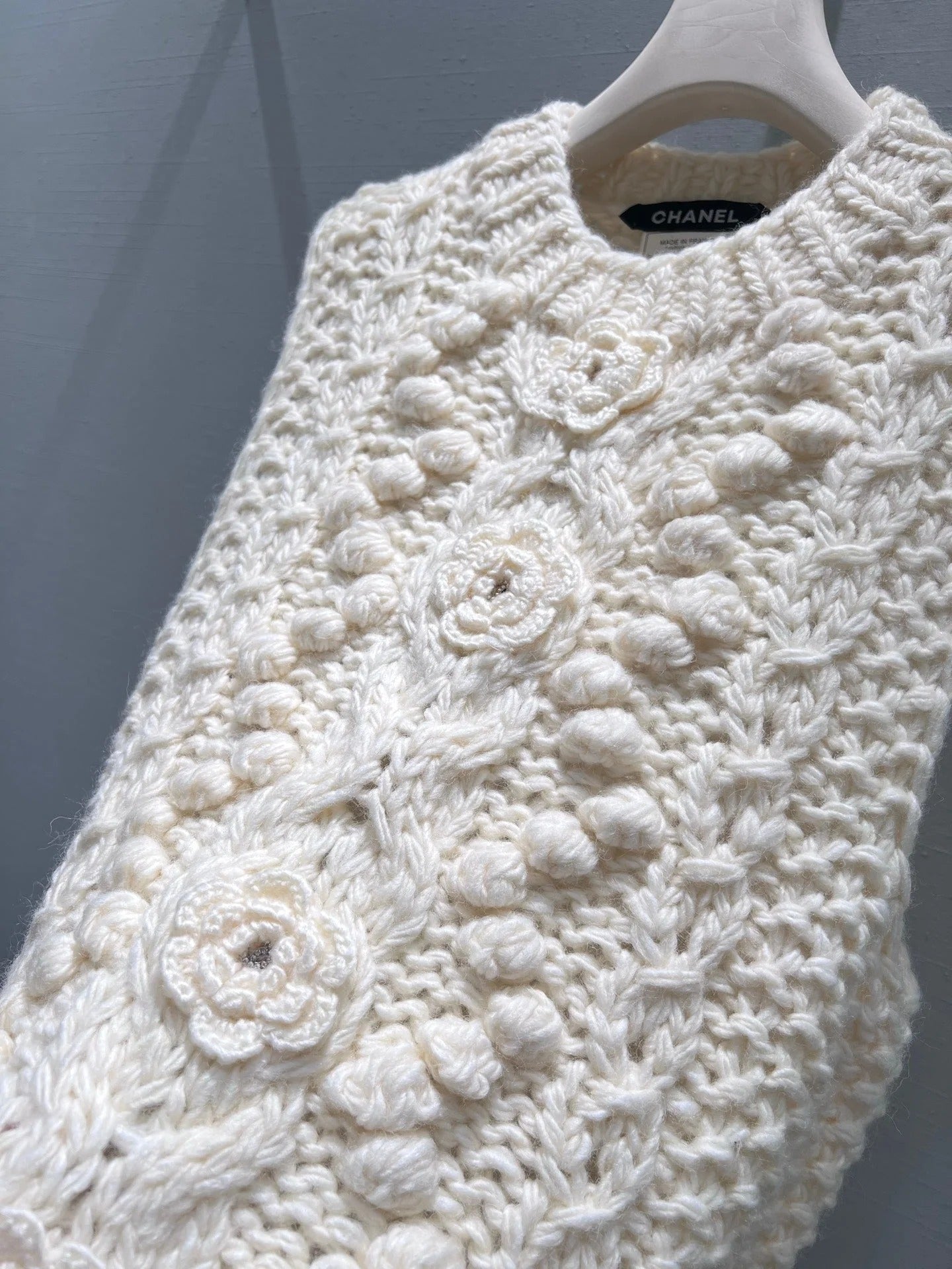 CHANEL 25S FLORAL KNITTED VEST 300