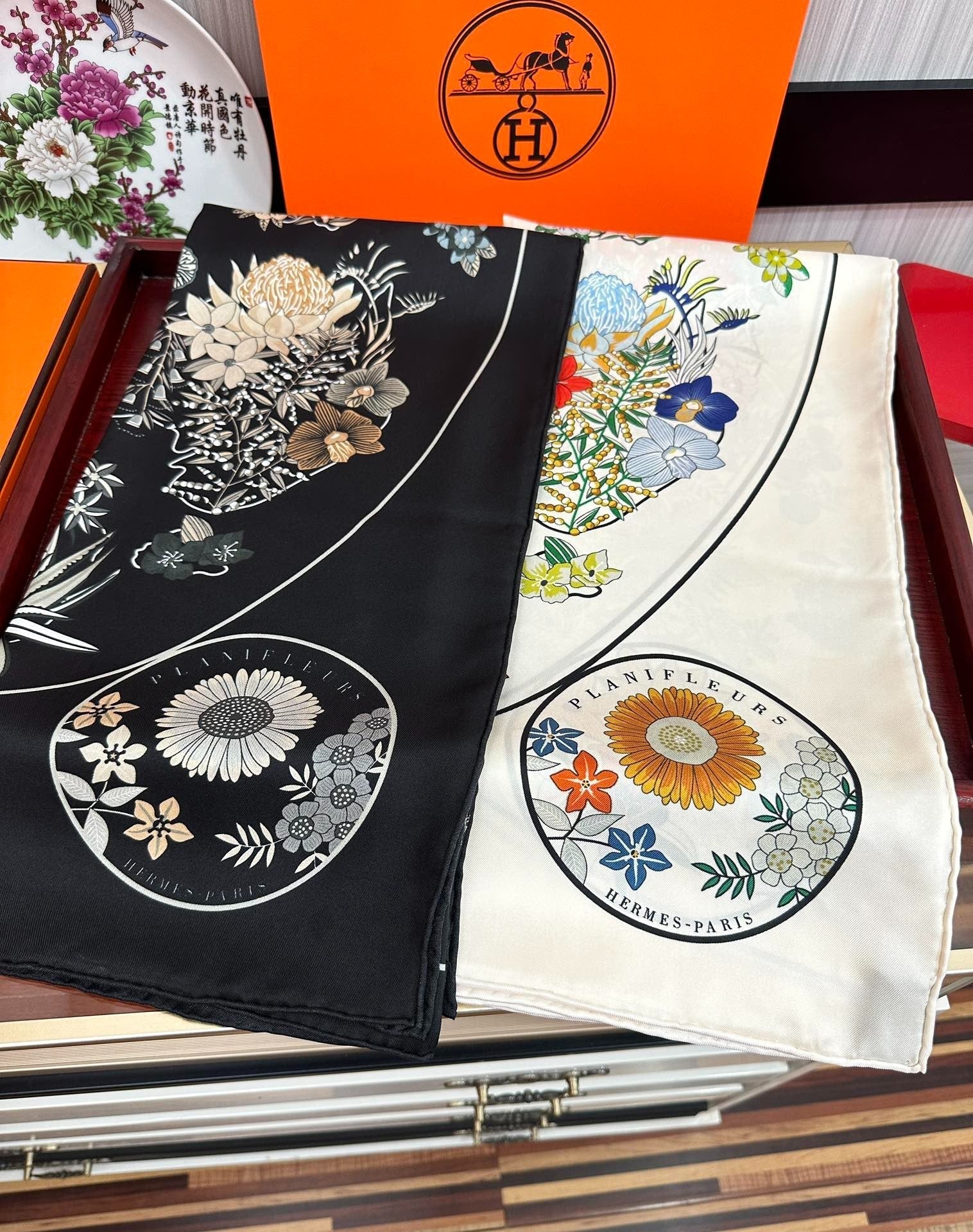 HERMES 25S SCARF 90 IN SILK 735731