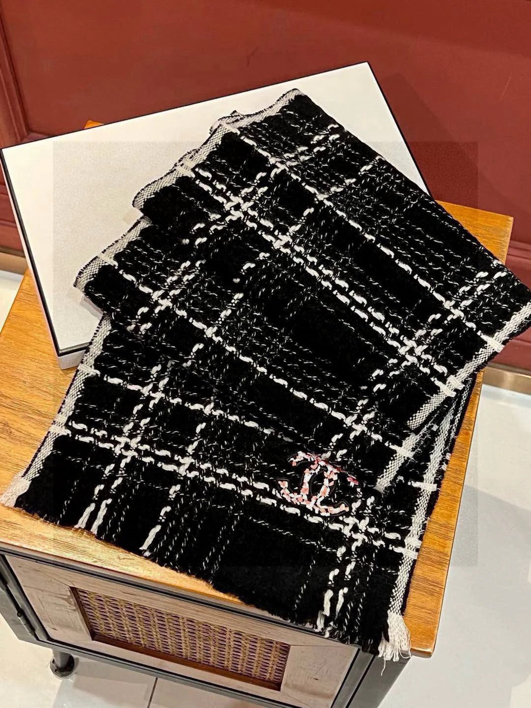 CHANEL 25S SCARF 185 IN CASHMERE 730560