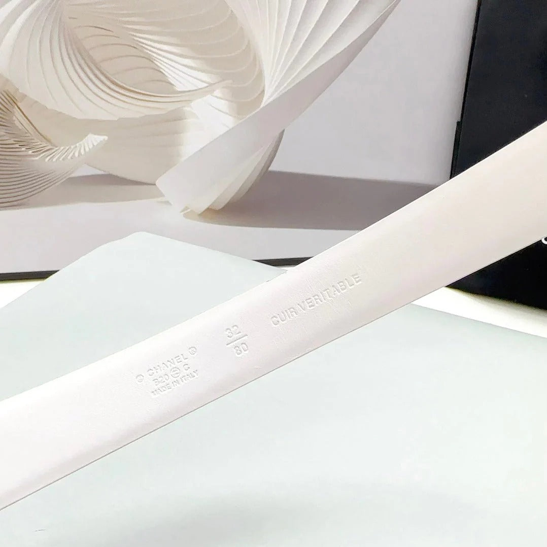 CC 30MM BELT IN WHITE CALFSKIN METAL HARDWARE