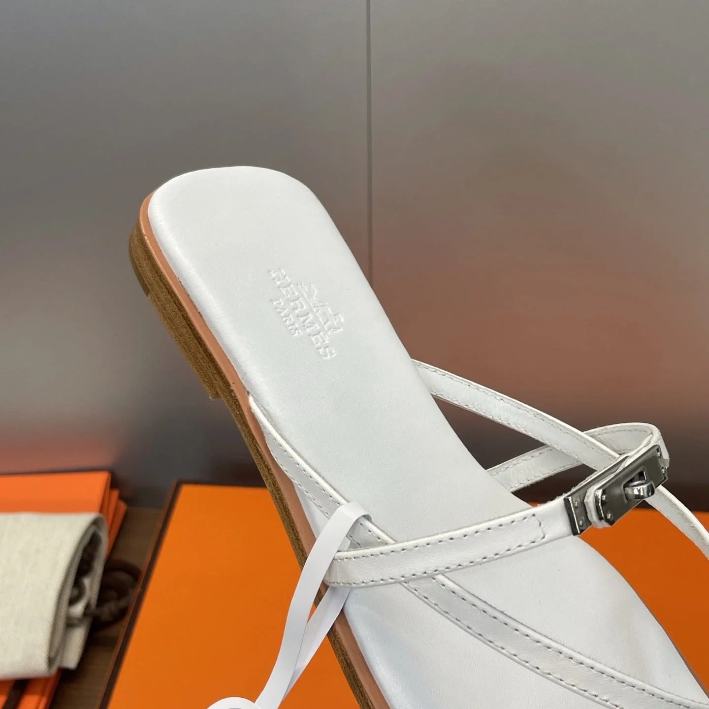 HM 26ss Kelly Sliver Buckle Slipper White Calfskin 607159