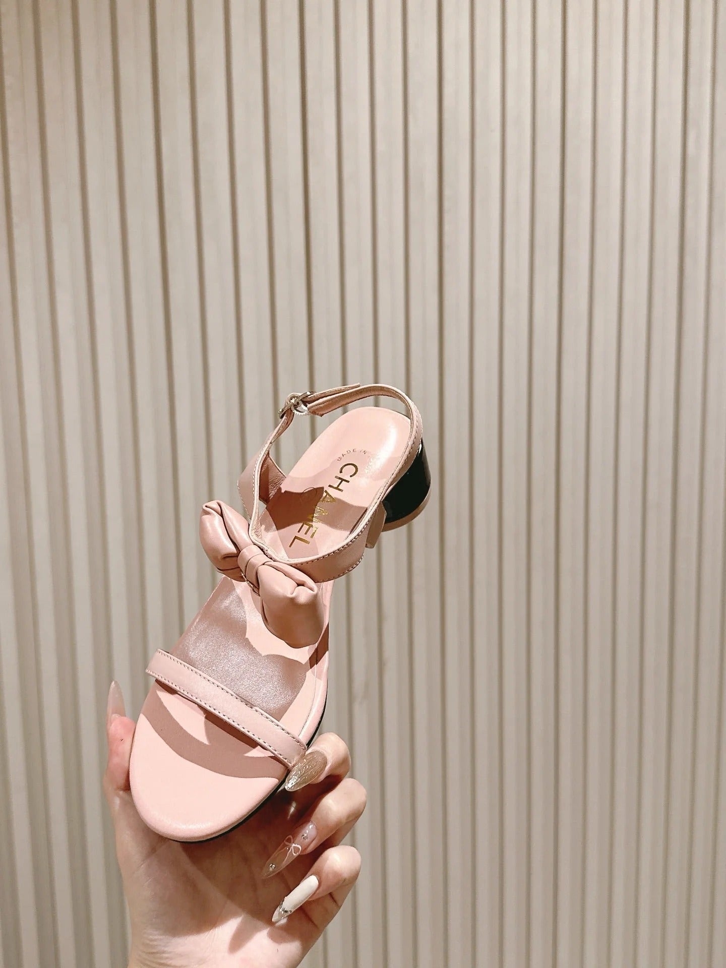 CC 26s Bow Sandals Pink Cowhide 658470