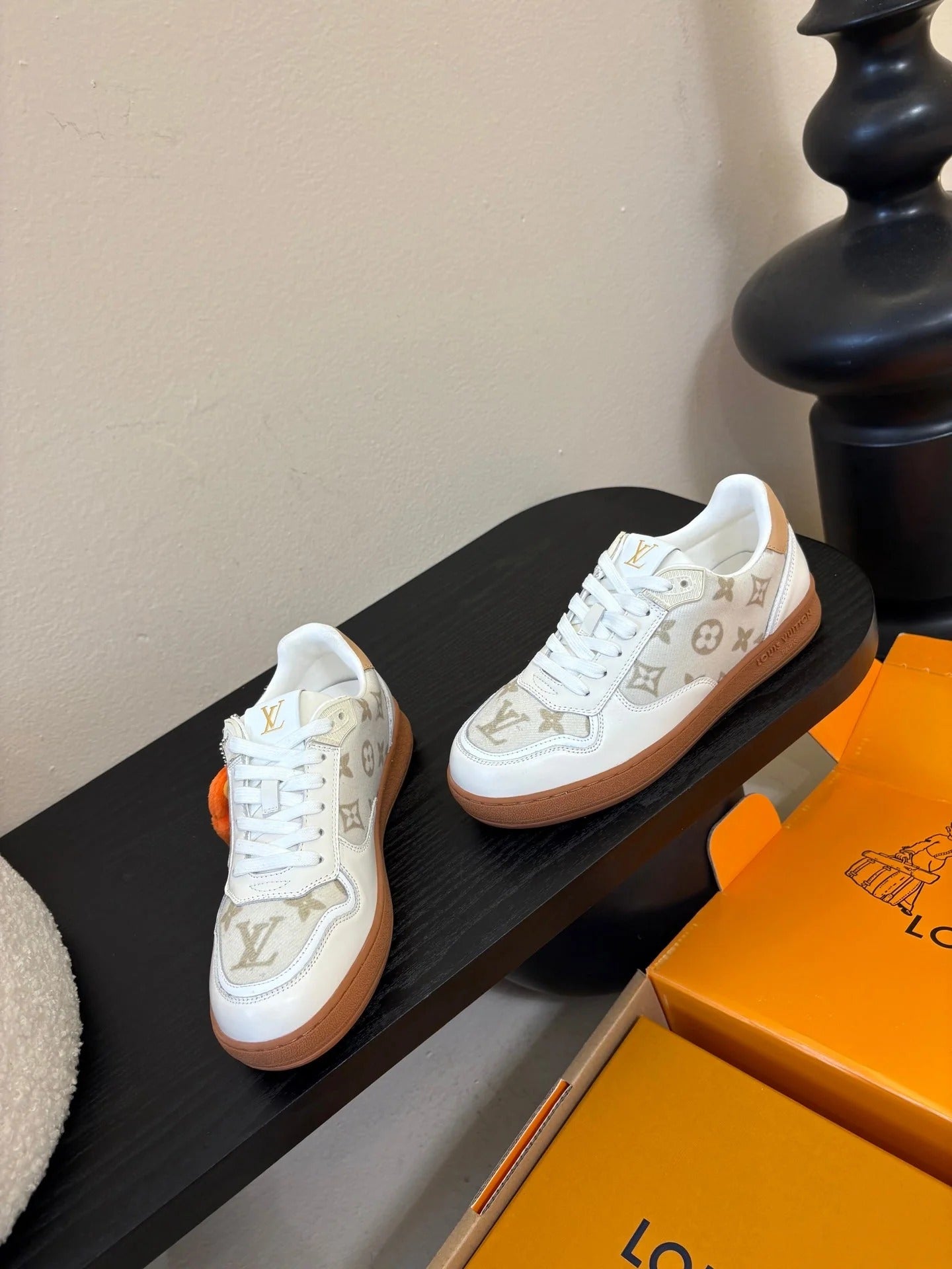 LV 26ss Lagoon Sneaker White Beige Cowhide 627299