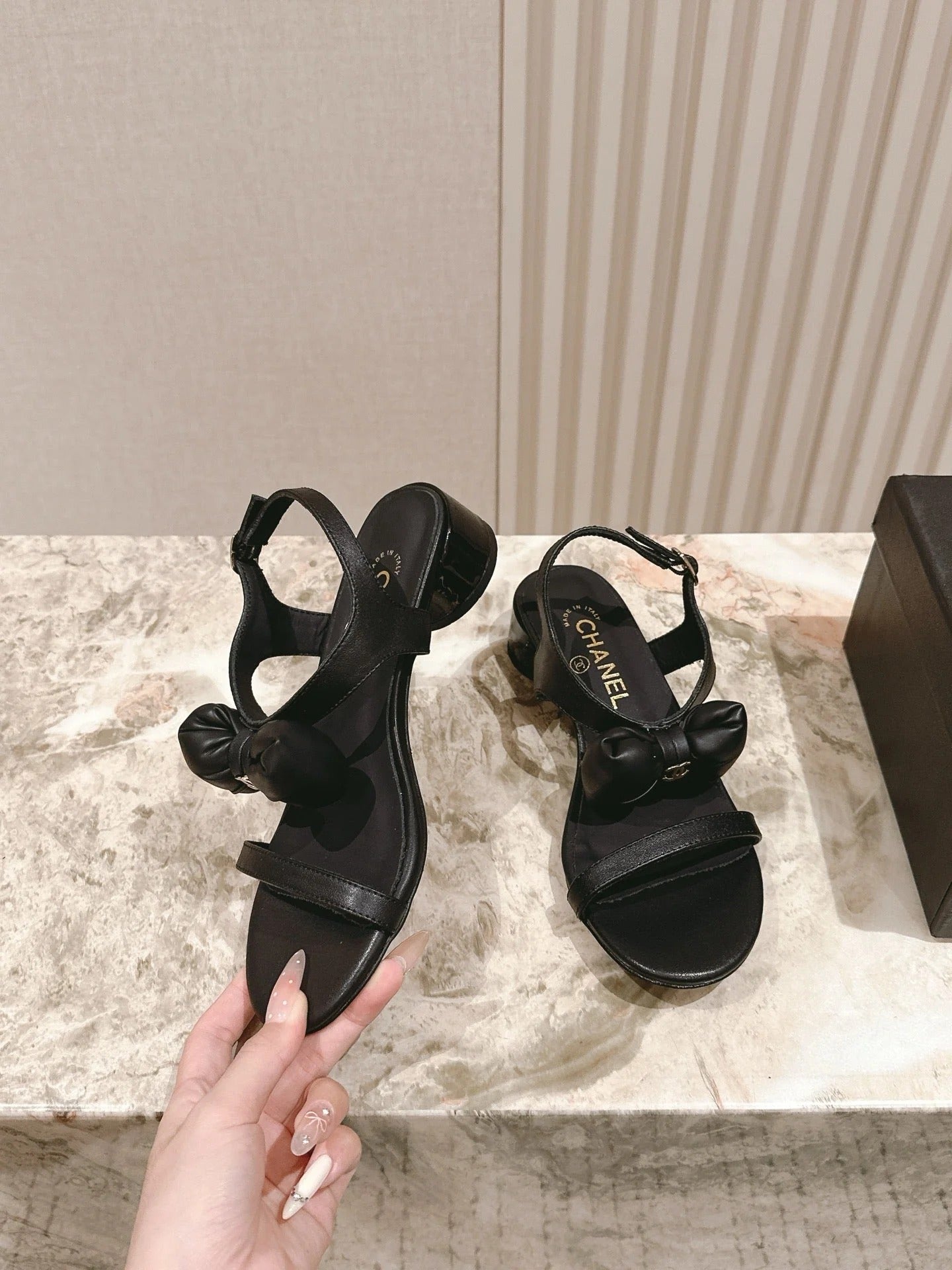 CC 26s Bow Sandals Black Cowhide 658471