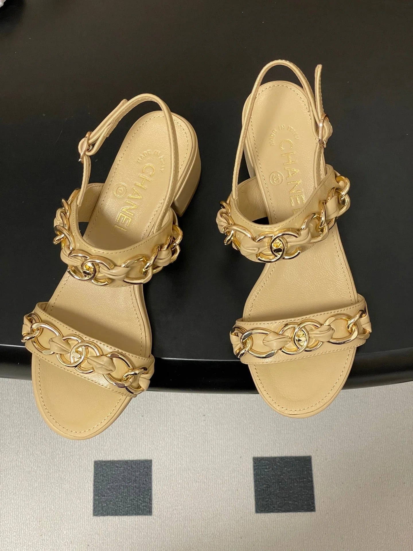 CC 26s Buckle Chain Sandals 55 Beige Sheepskin 649472