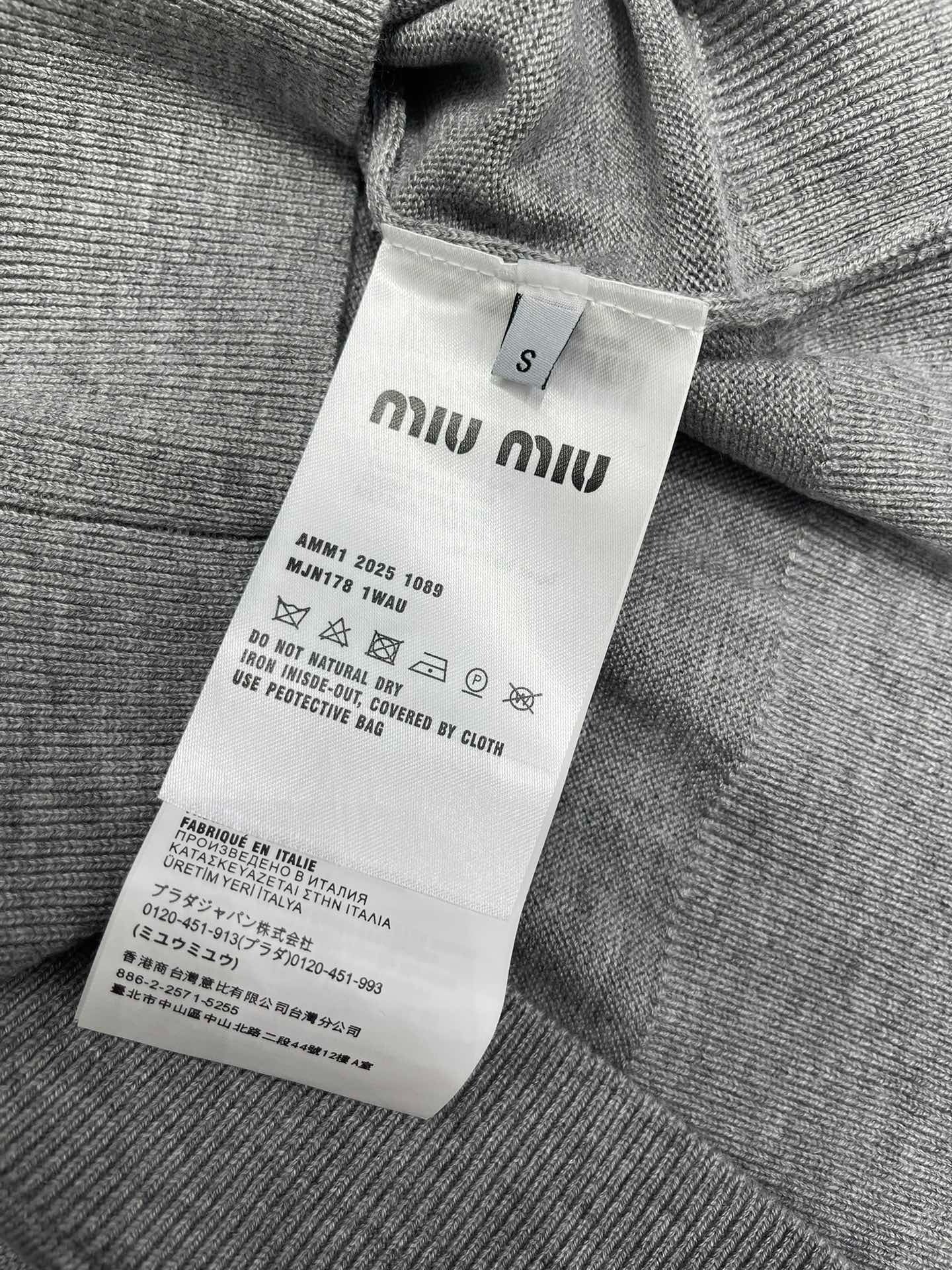 MIUMIU CARDIGAN STYLE 226