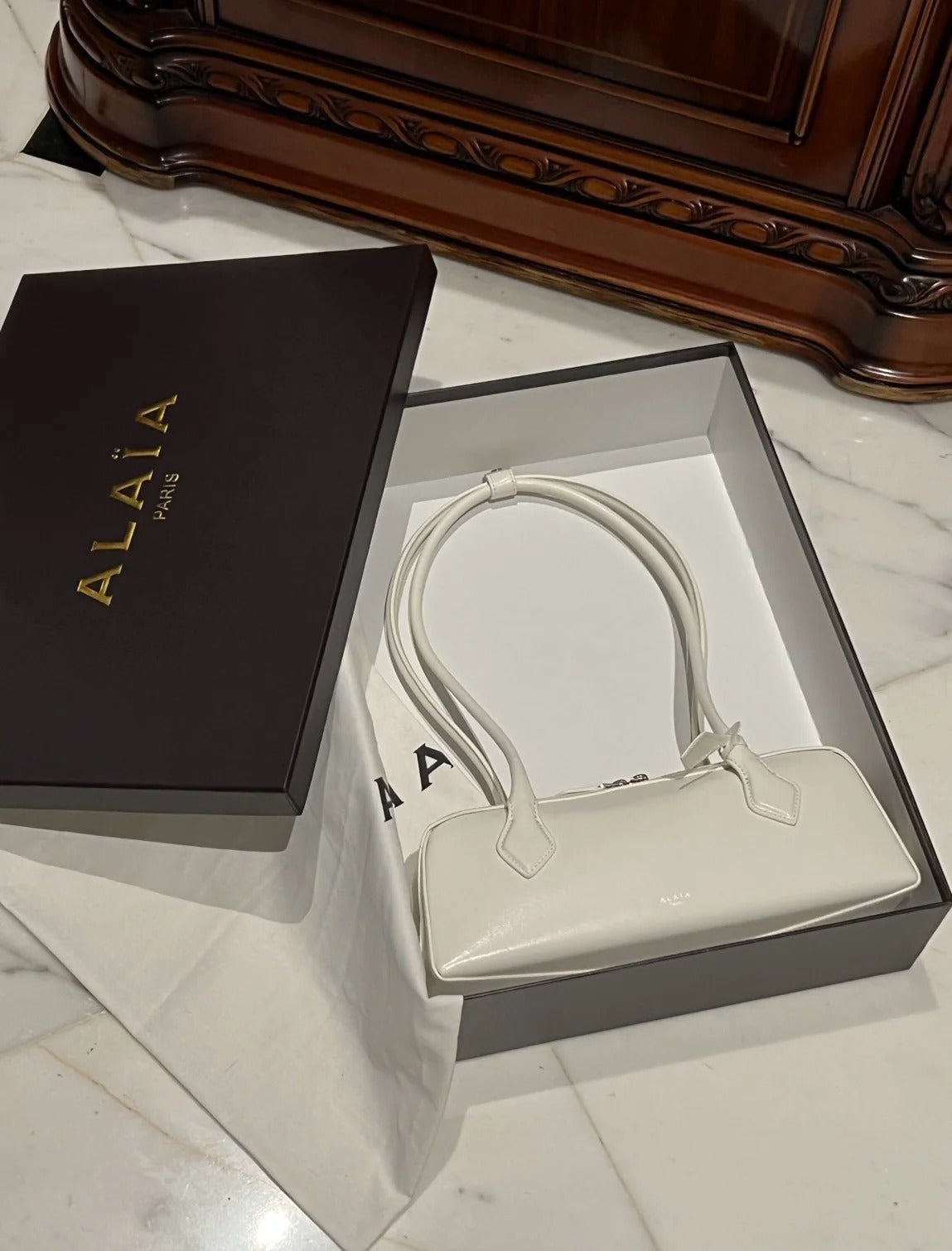Alaia 2025 Le Teckel Bag 33cm White Lambskin
