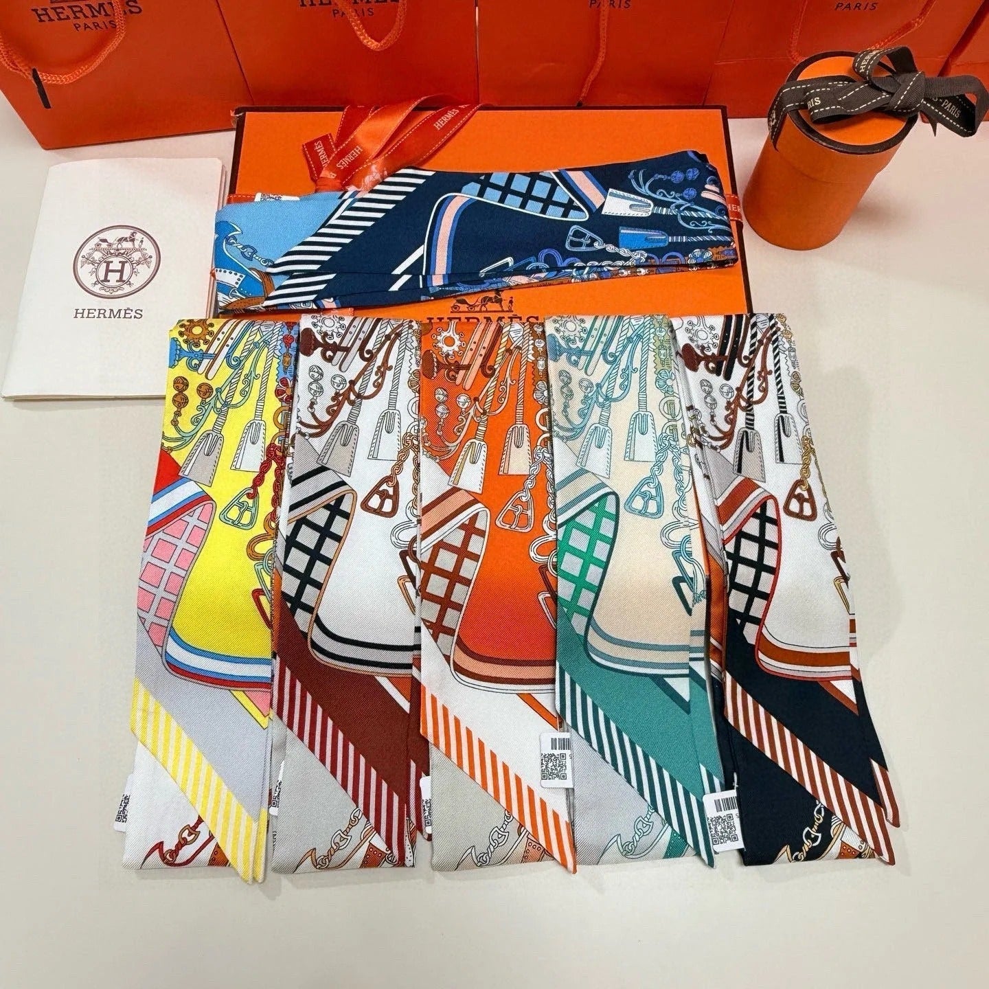 HERMES 25S SCARF 90 IN SILK 853144
