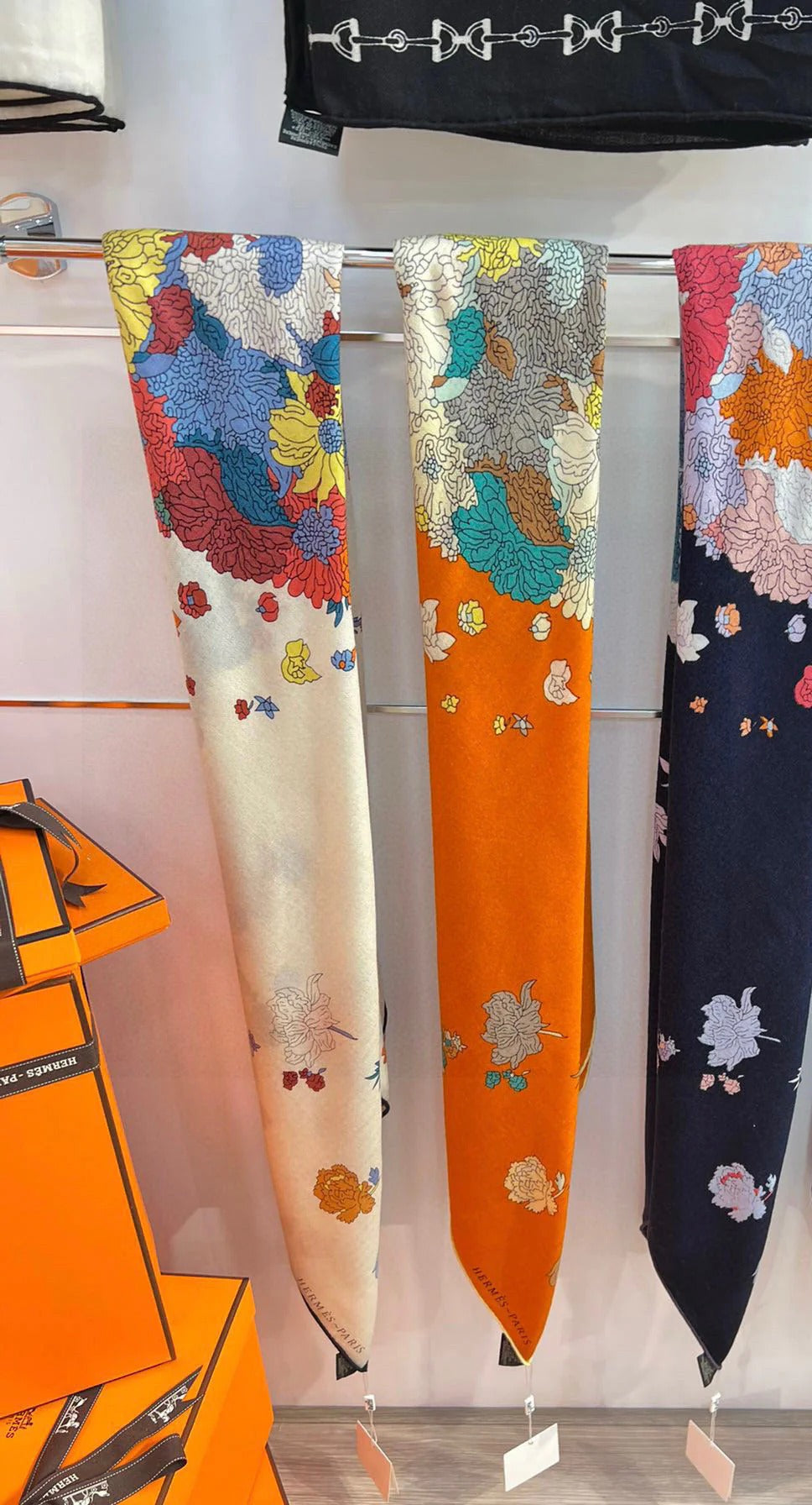 HERMES 25S SCARF 140 IN SILK 724766