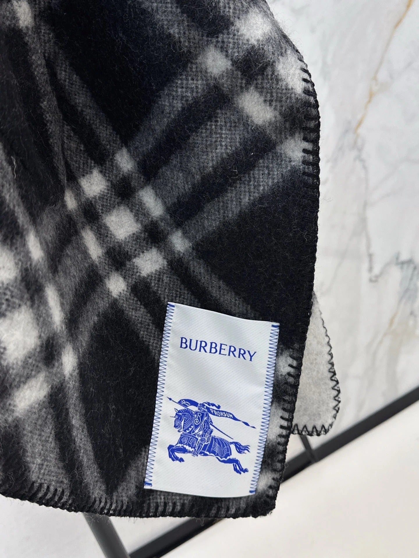 BURBERRY 25S REVERSIBLE CASHMERE CAPE 0046